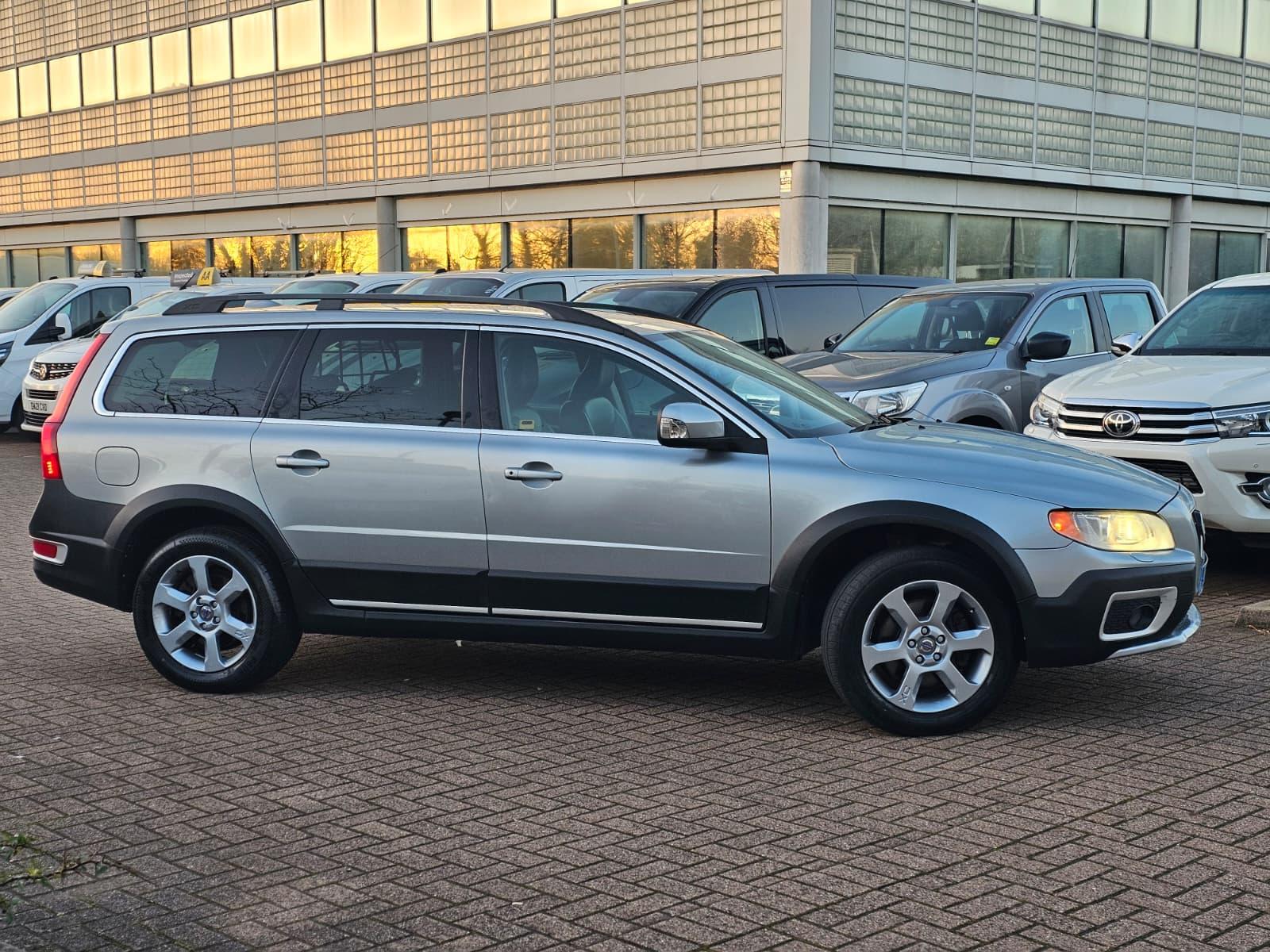 Volvo XC70 2.4 D5 SE Lux Premium Estate 5dr Diesel Geartronic AWD Euro 5 (205 ps)