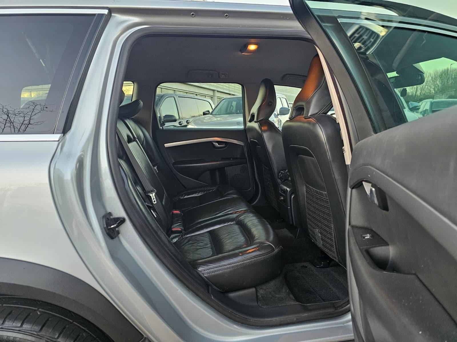 Volvo XC70 2.4 D5 SE Lux Premium Estate 5dr Diesel Geartronic AWD Euro 5 (205 ps)