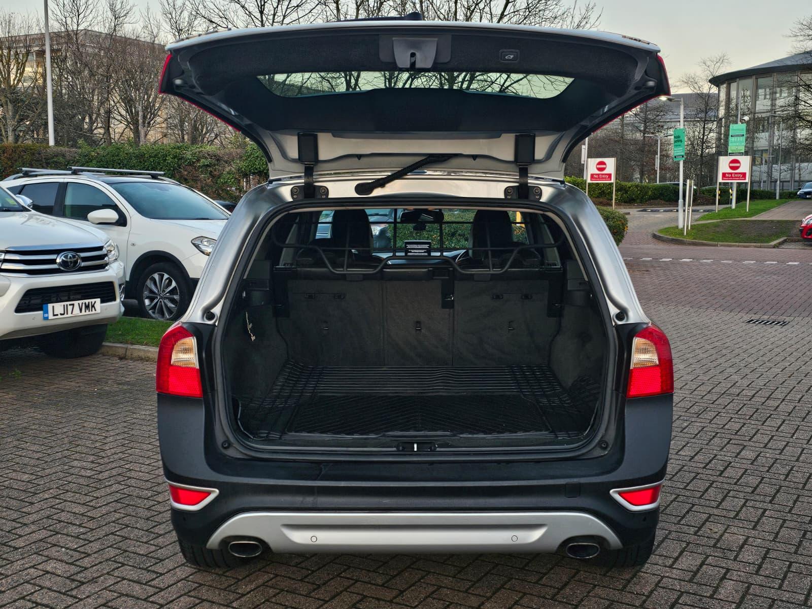 Volvo XC70 2.4 D5 SE Lux Premium Estate 5dr Diesel Geartronic AWD Euro 5 (205 ps)