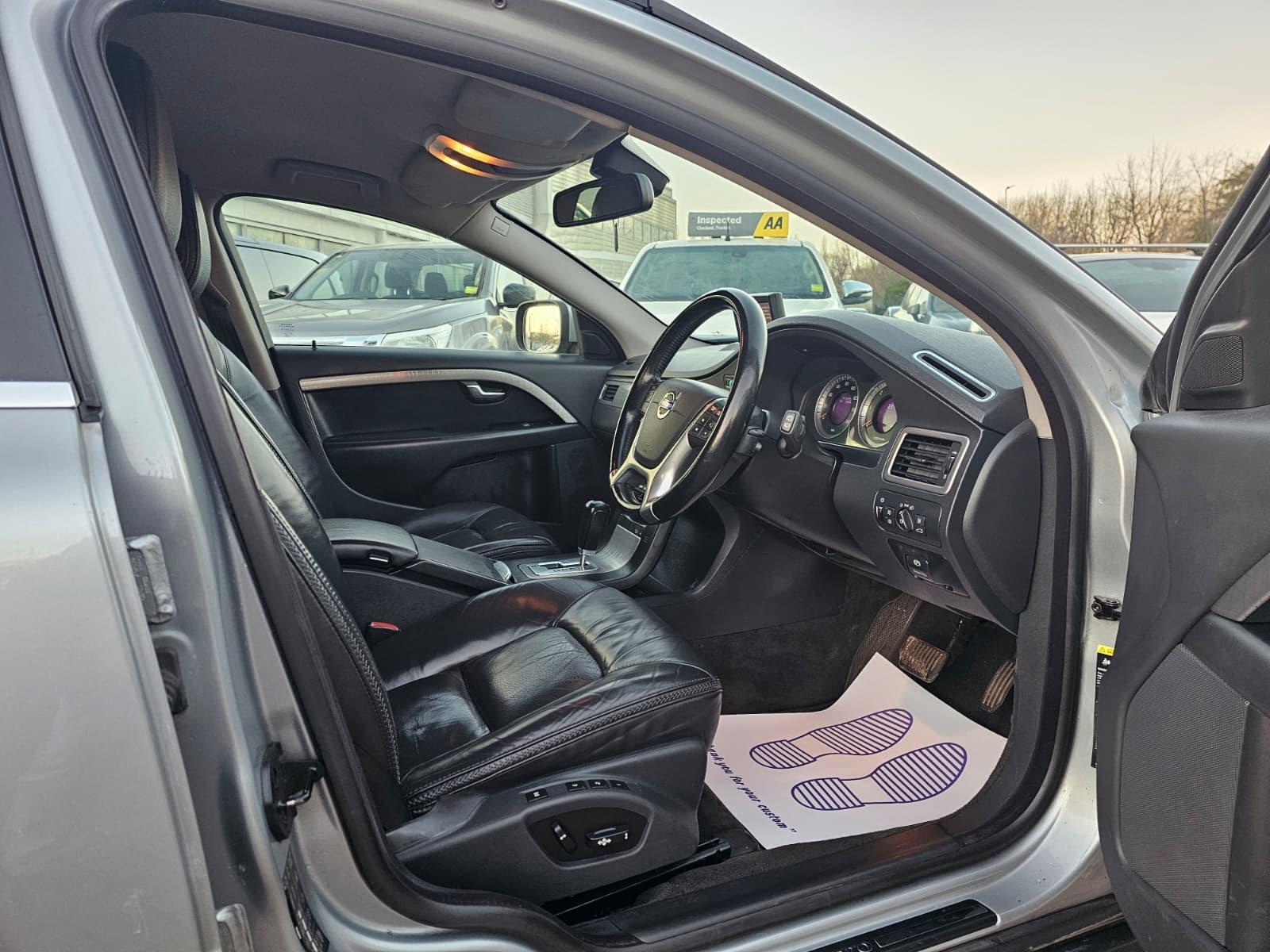 Volvo XC70 2.4 D5 SE Lux Premium Estate 5dr Diesel Geartronic AWD Euro 5 (205 ps)