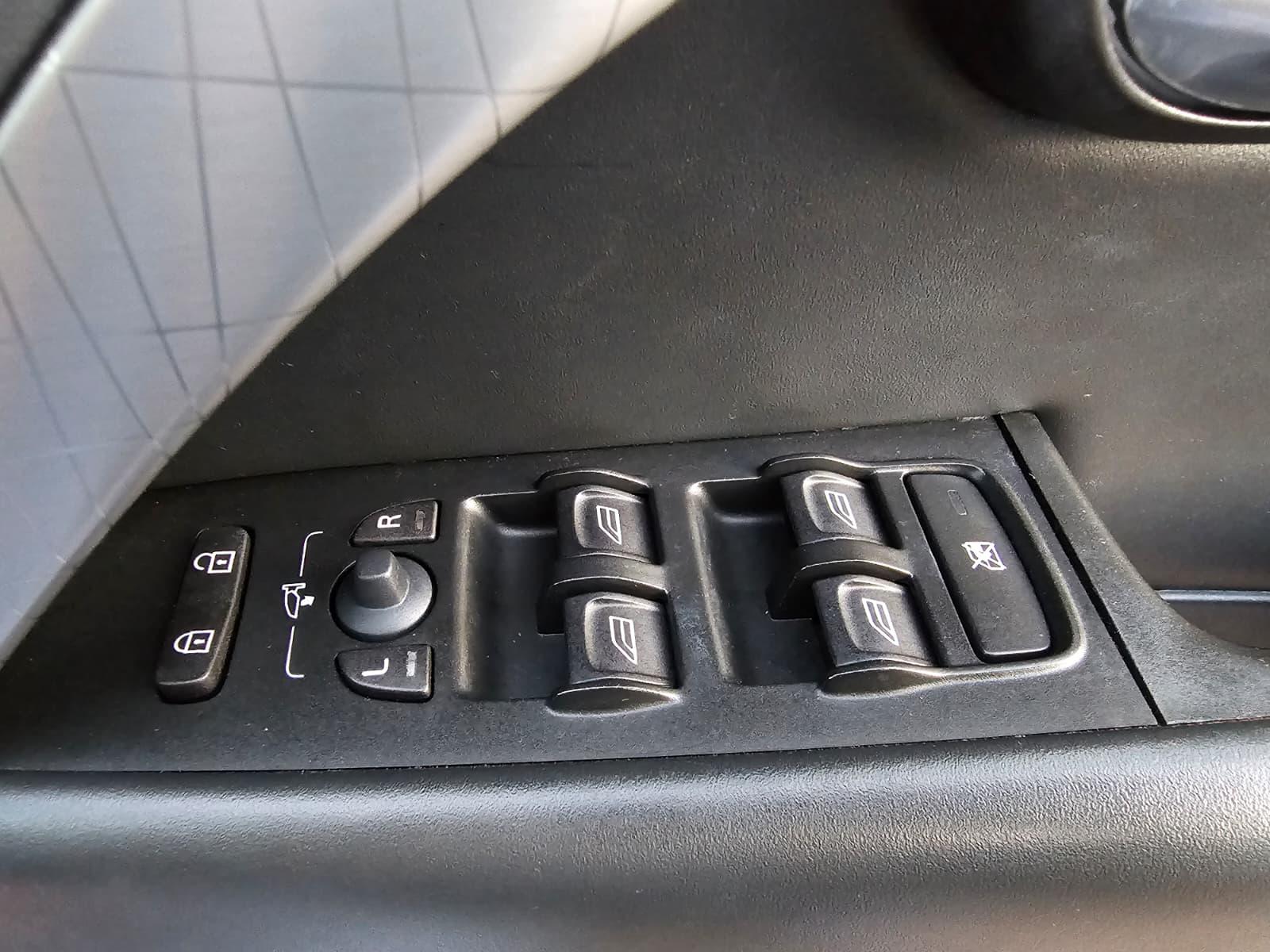 Volvo XC70 2.4 D5 SE Lux Premium Estate 5dr Diesel Geartronic AWD Euro 5 (205 ps)