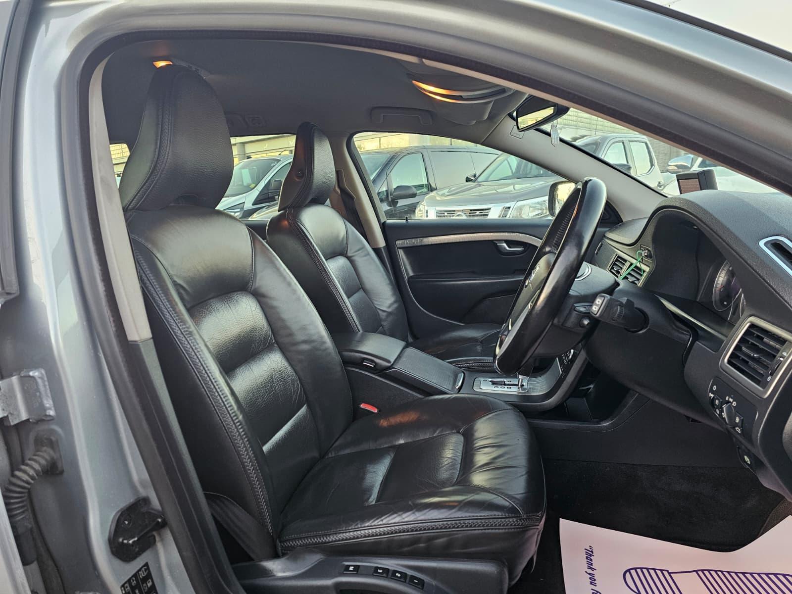 Volvo XC70 2.4 D5 SE Lux Premium Estate 5dr Diesel Geartronic AWD Euro 5 (205 ps)