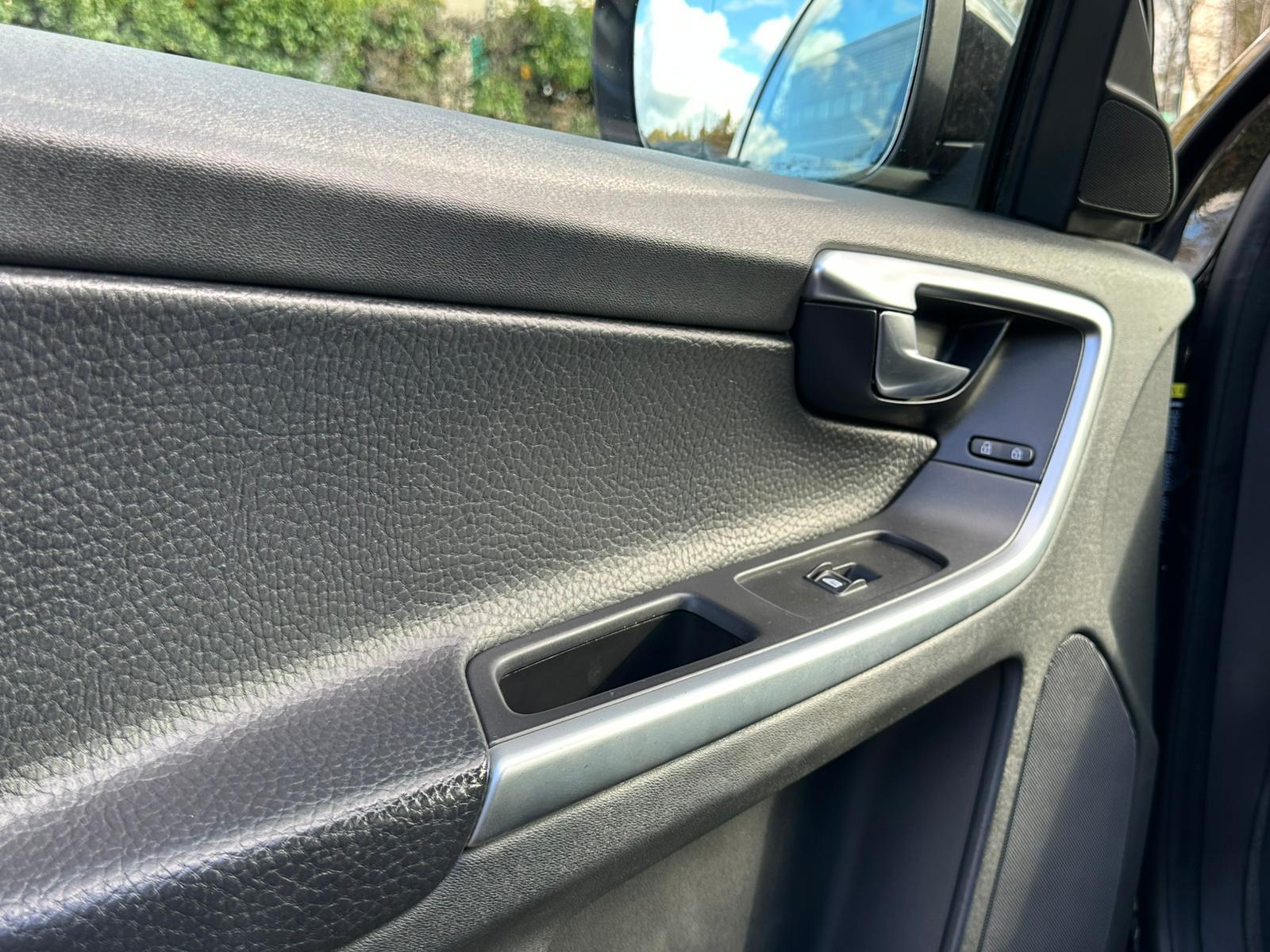 Volvo XC60 2.4D S SUV 5dr Diesel Geartronic Euro 4 (175 ps)