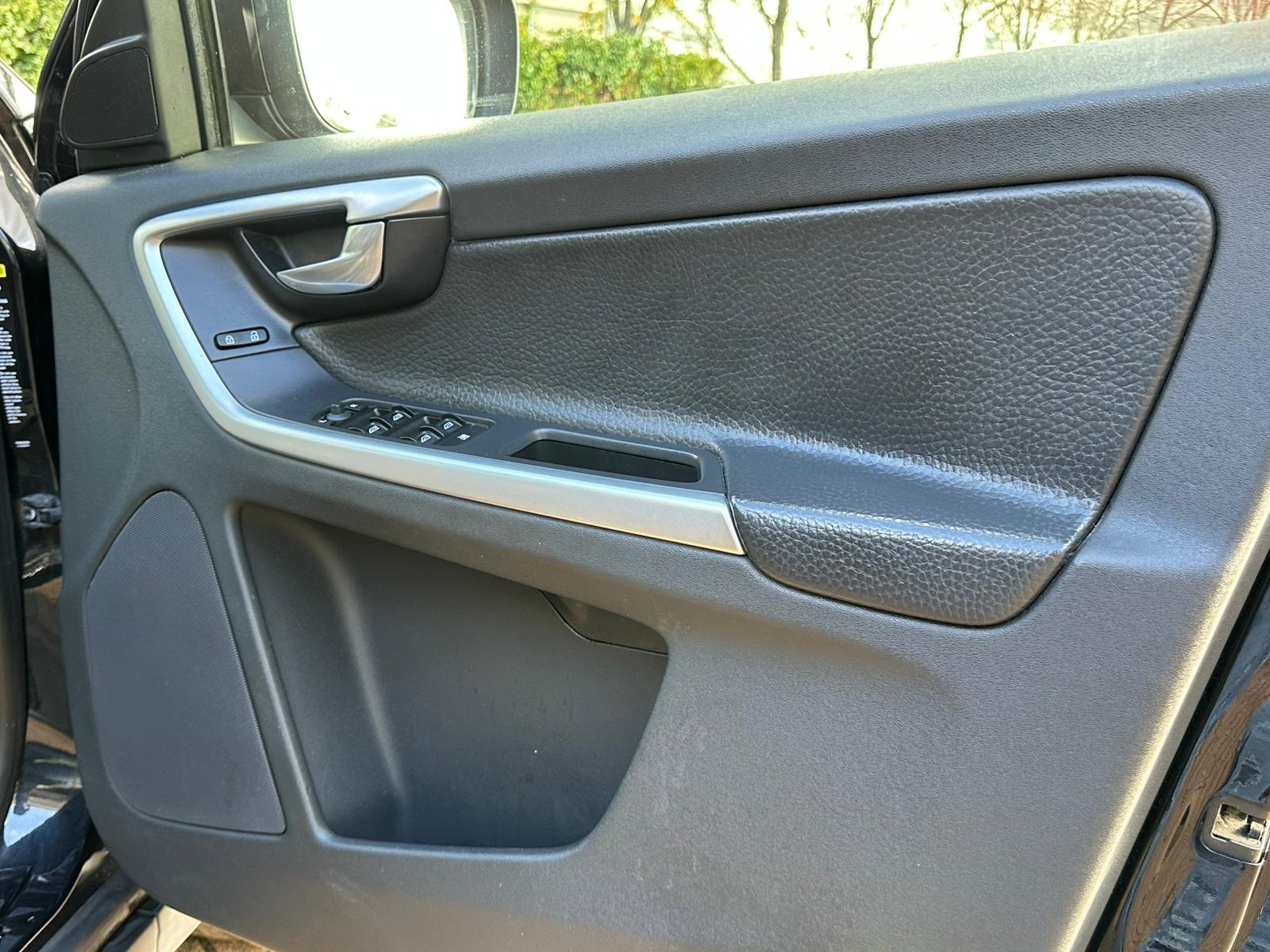 Volvo XC60 2.4D S SUV 5dr Diesel Geartronic Euro 4 (175 ps)