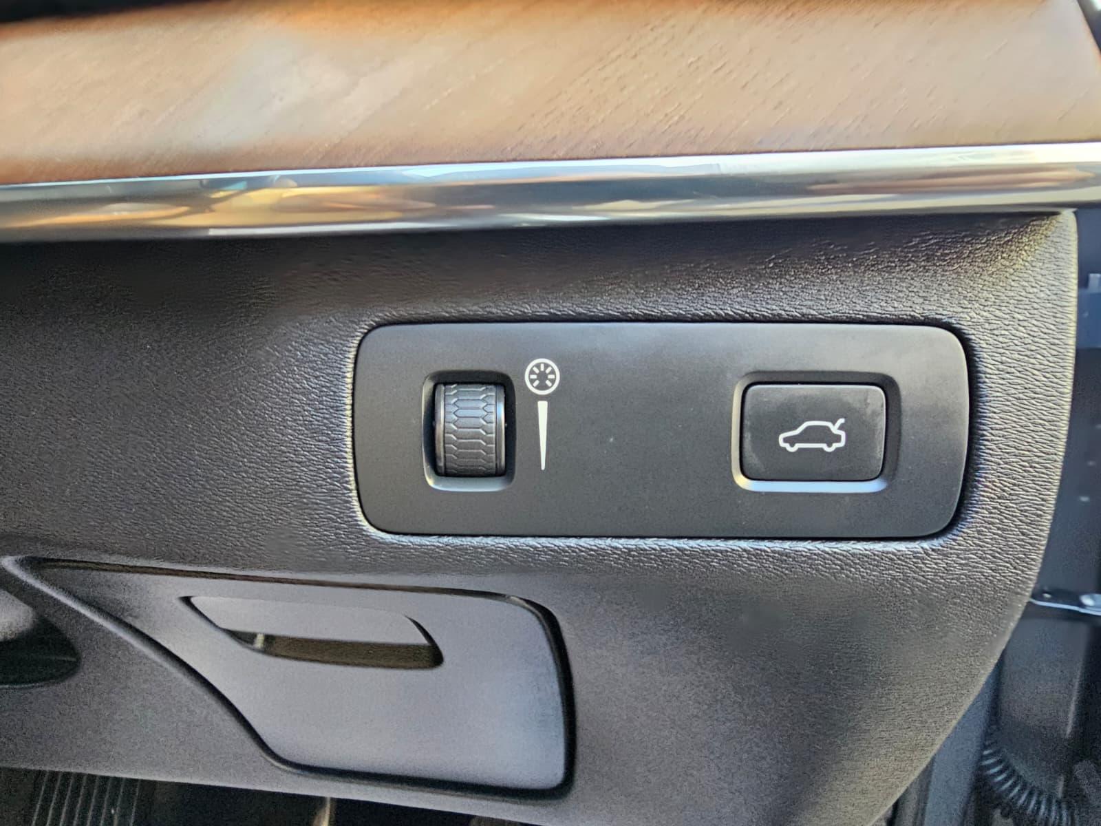 Volvo XC90 2.0 D5 Inscription SUV 5dr Diesel Geartronic 4WD Euro 6 (s/s) (225 ps)