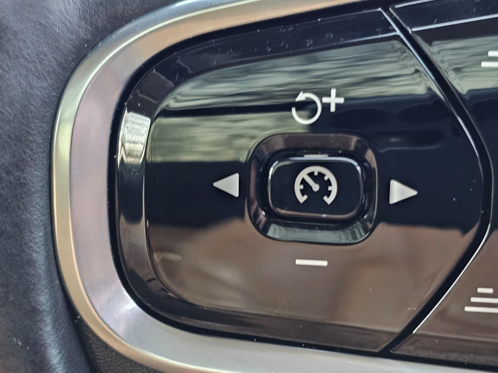 Volvo XC90 2.0 D5 Inscription SUV 5dr Diesel Geartronic 4WD Euro 6 (s/s) (225 ps)