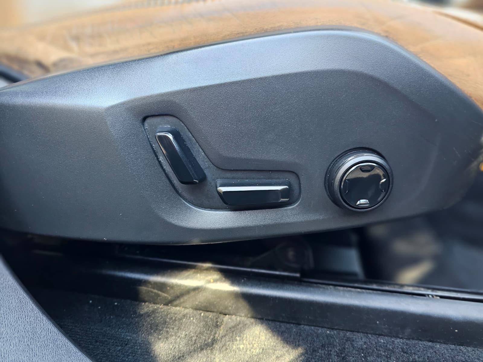 Volvo XC90 2.0 D5 Inscription SUV 5dr Diesel Geartronic 4WD Euro 6 (s/s) (225 ps)