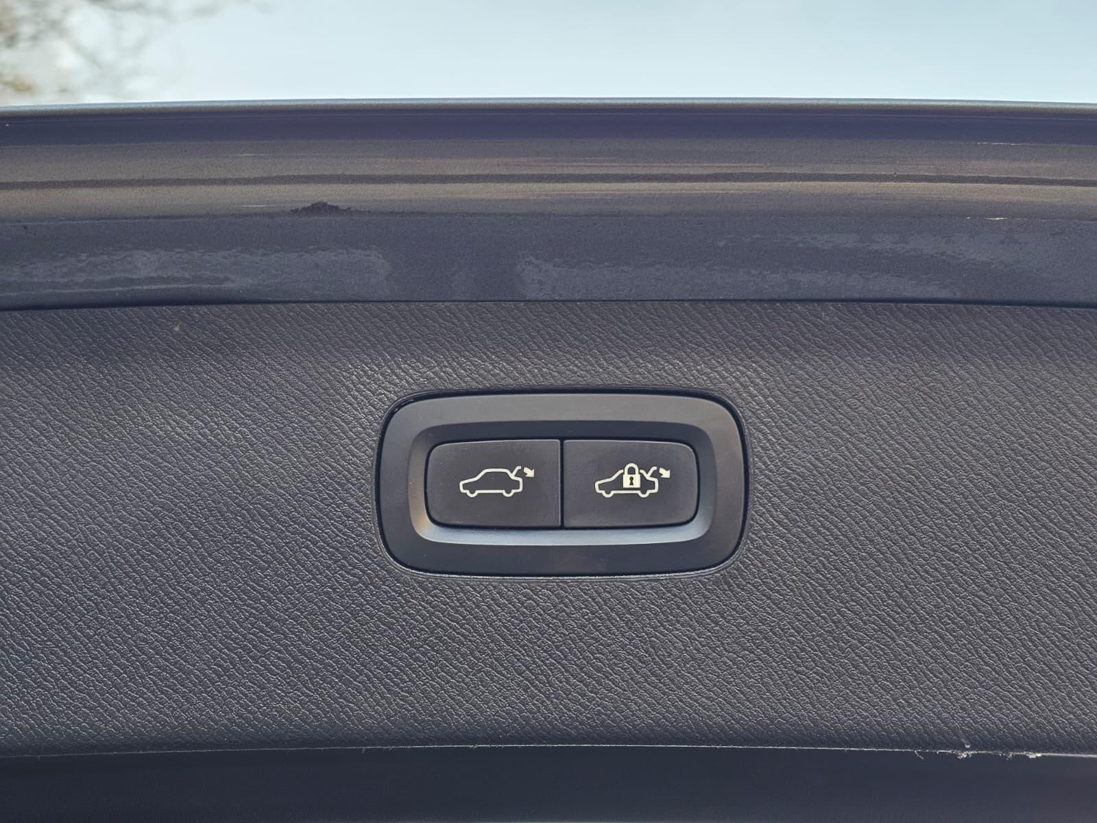 Volvo XC90 2.0 D5 Inscription SUV 5dr Diesel Geartronic 4WD Euro 6 (s/s) (225 ps)