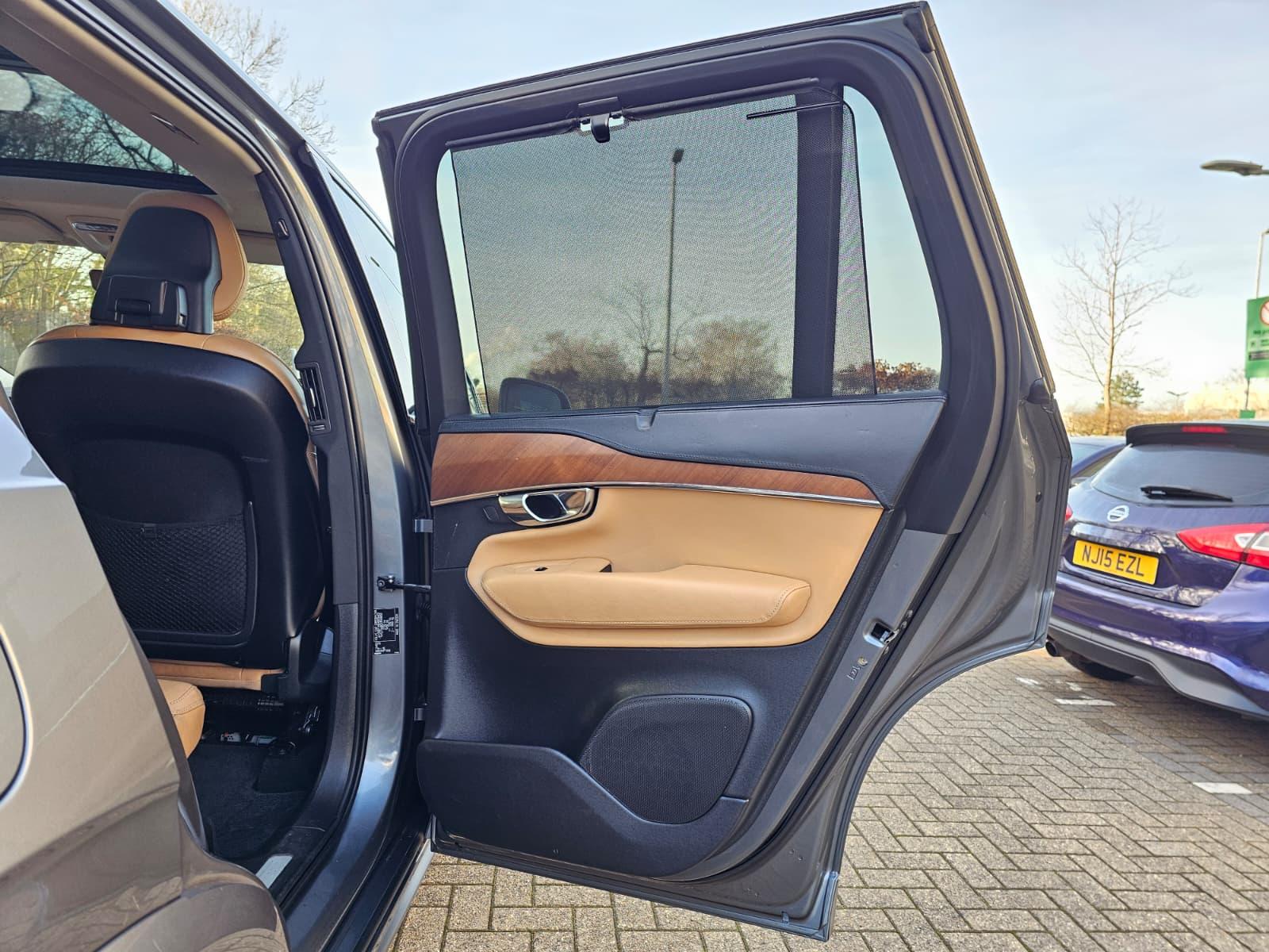 Volvo XC90 2.0 D5 Inscription SUV 5dr Diesel Geartronic 4WD Euro 6 (s/s) (225 ps)