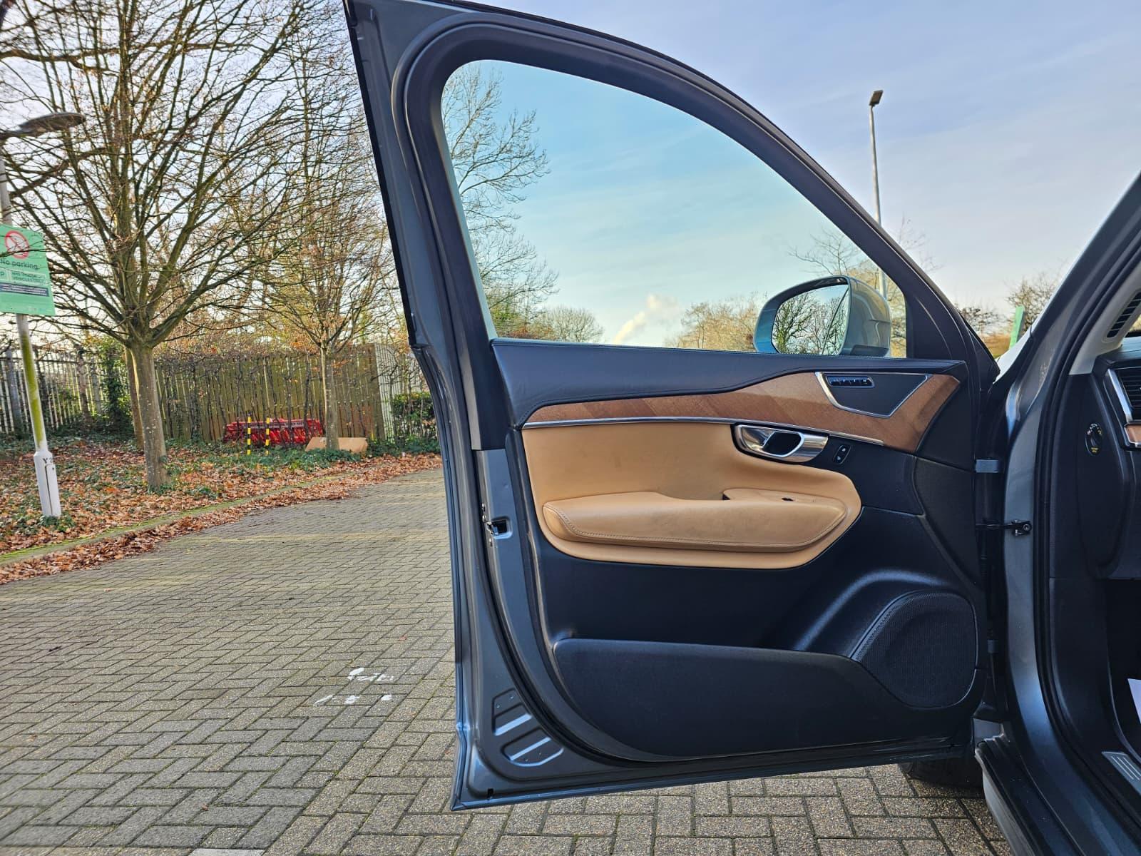 Volvo XC90 2.0 D5 Inscription SUV 5dr Diesel Geartronic 4WD Euro 6 (s/s) (225 ps)