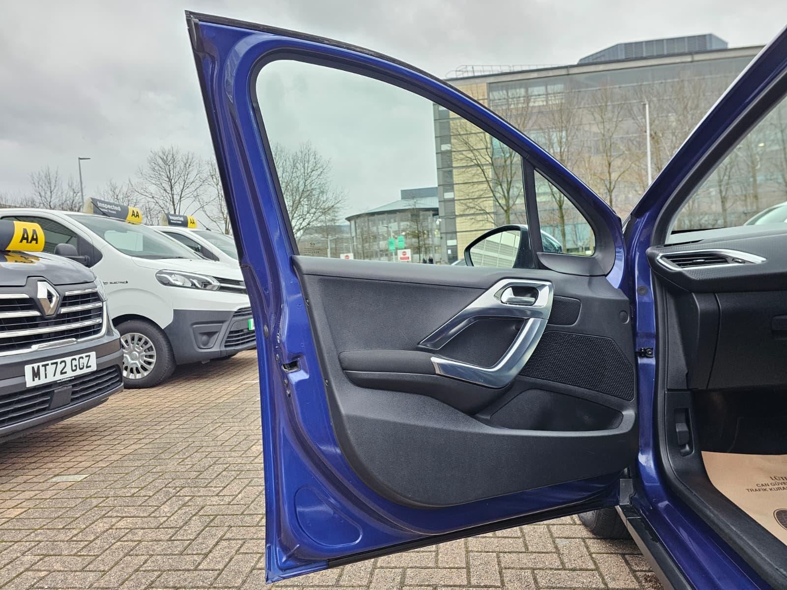 Peugeot 2008 1.6 e-HDi Allure SUV 5dr Diesel EGC Euro 5 (s/s) (92 ps)