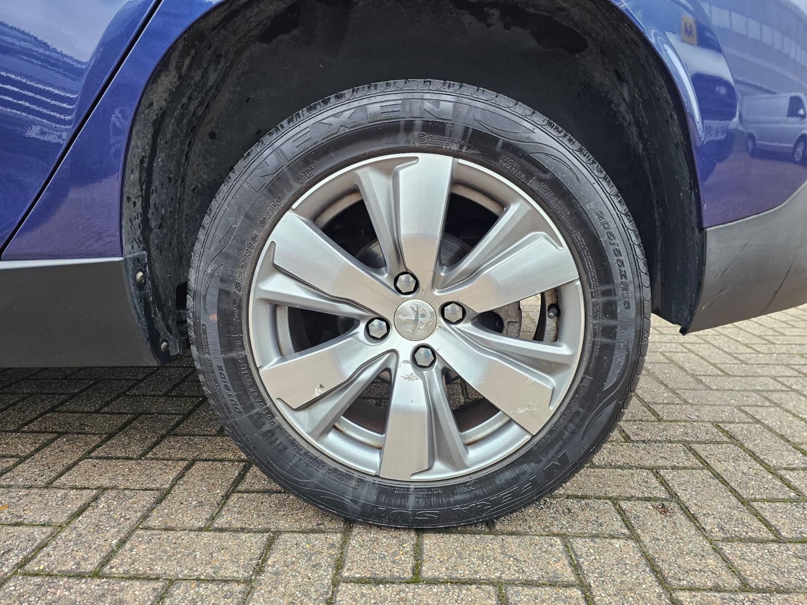 Peugeot 2008 1.6 e-HDi Allure SUV 5dr Diesel EGC Euro 5 (s/s) (92 ps)