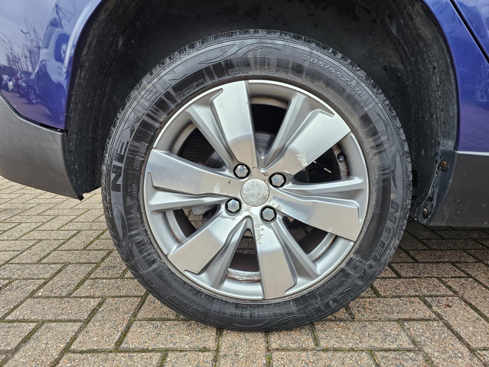 Peugeot 2008 1.6 e-HDi Allure SUV 5dr Diesel EGC Euro 5 (s/s) (92 ps)