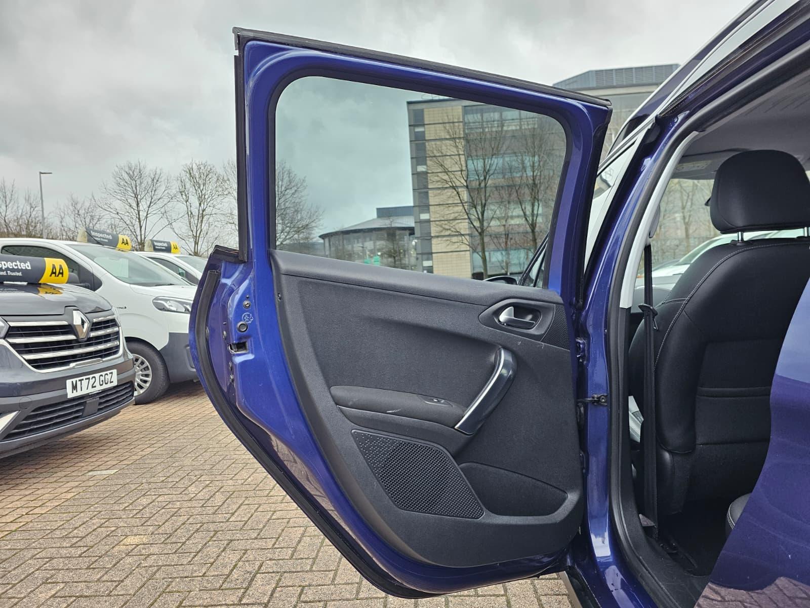 Peugeot 2008 1.6 e-HDi Allure SUV 5dr Diesel EGC Euro 5 (s/s) (92 ps)