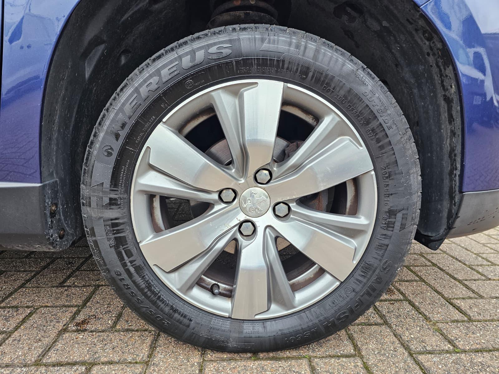 Peugeot 2008 1.6 e-HDi Allure SUV 5dr Diesel EGC Euro 5 (s/s) (92 ps)