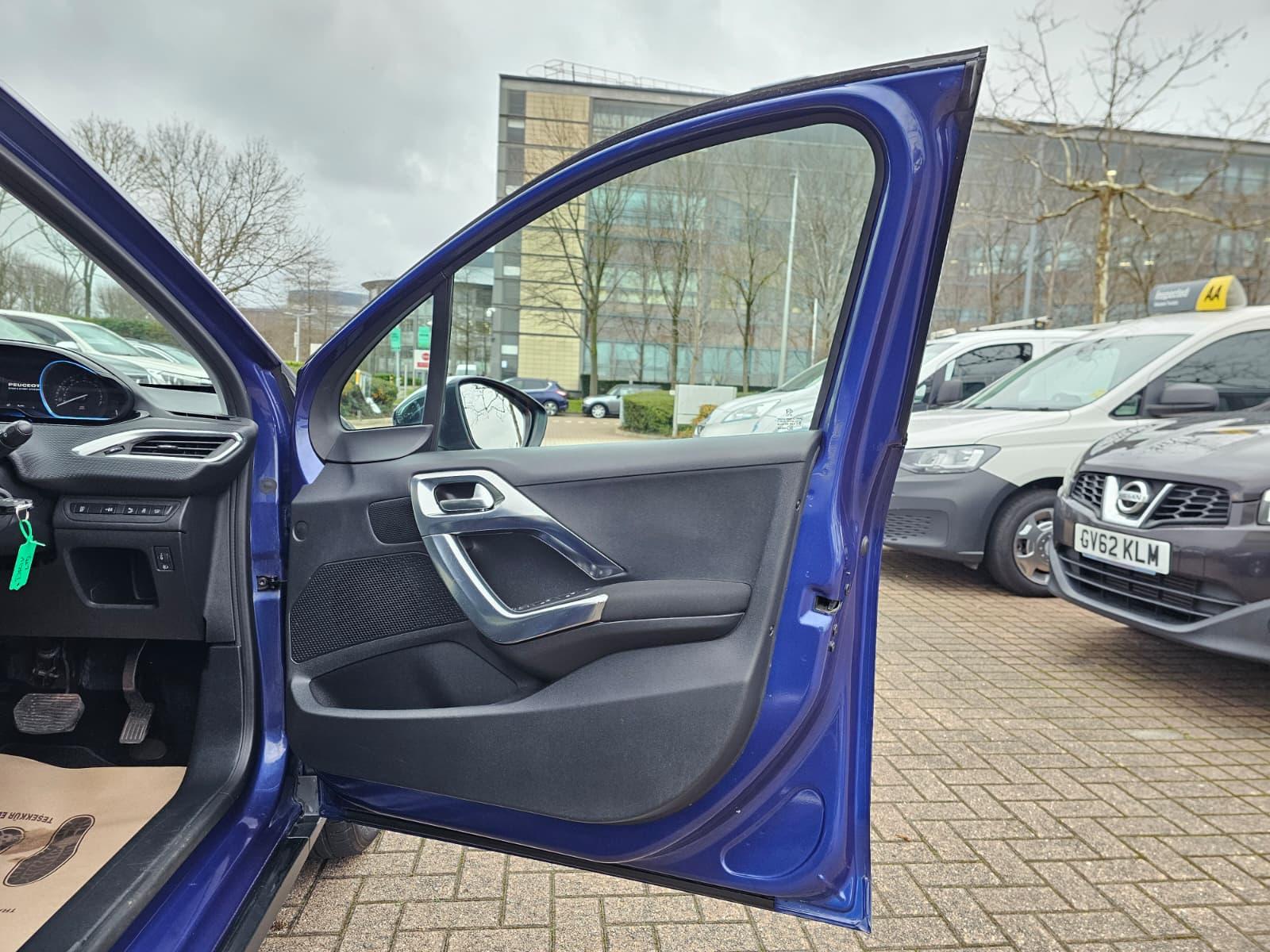 Peugeot 2008 1.6 e-HDi Allure SUV 5dr Diesel EGC Euro 5 (s/s) (92 ps)