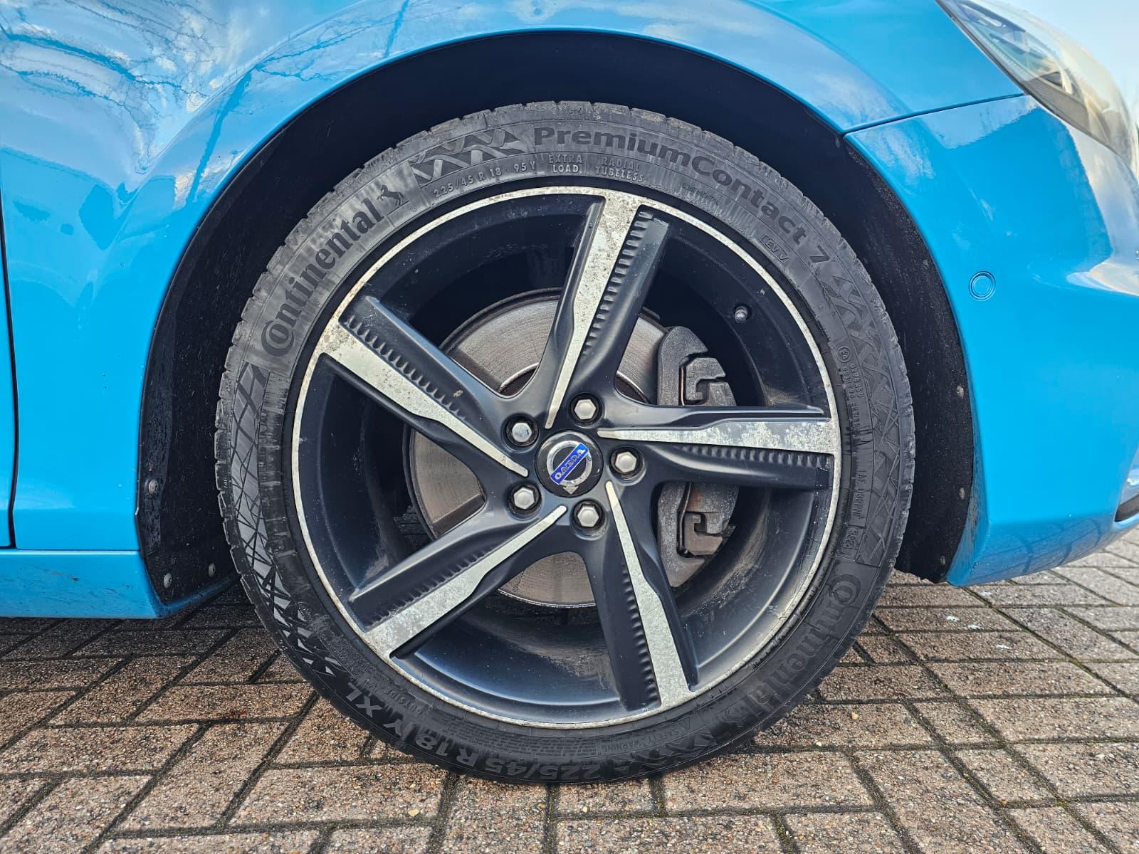 Volvo V40 2.0 T5 R-Design Lux Nav Hatchback 5dr Petrol Geartronic Euro 6 (s/s) (245 ps)