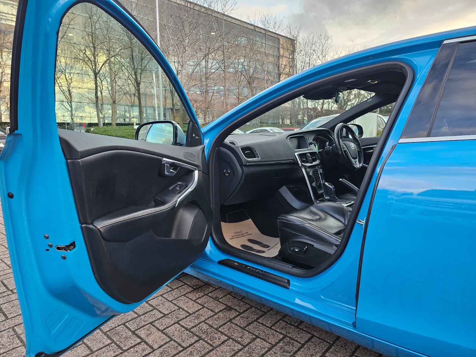 Volvo V40 2.0 T5 R-Design Lux Nav Hatchback 5dr Petrol Geartronic Euro 6 (s/s) (245 ps)