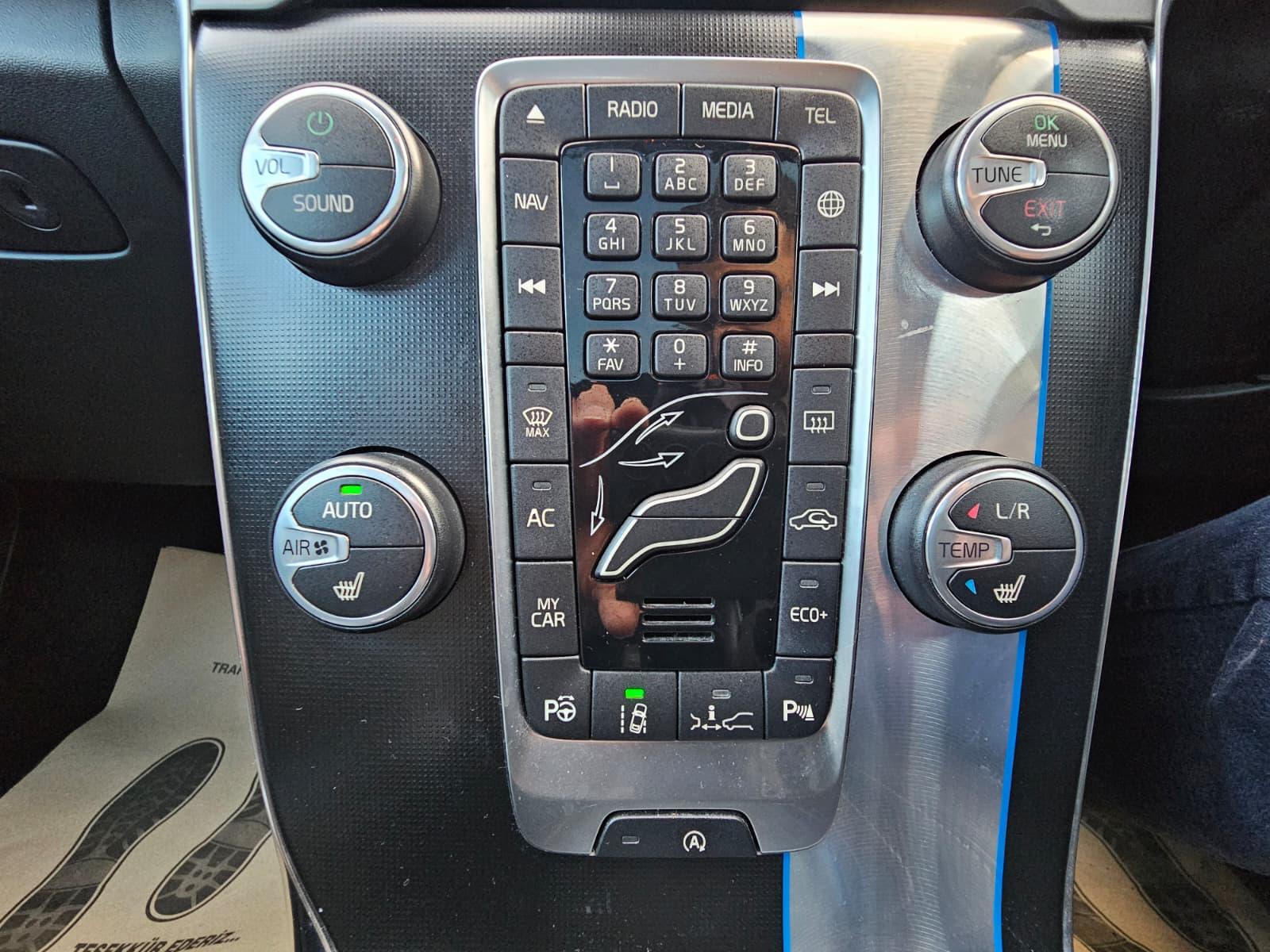 Volvo V40 2.0 T5 R-Design Lux Nav Hatchback 5dr Petrol Geartronic Euro 6 (s/s) (245 ps)