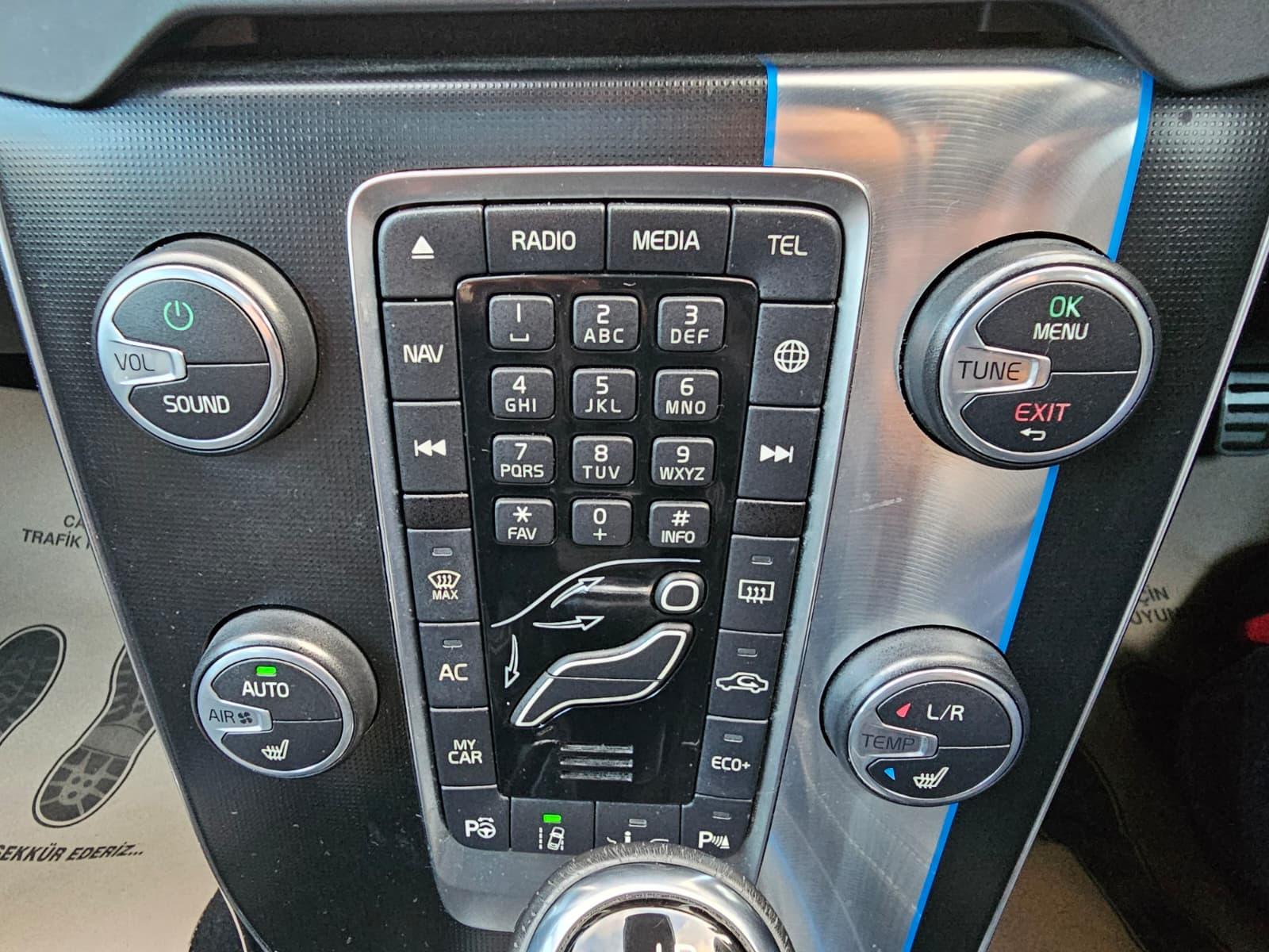 Volvo V40 2.0 T5 R-Design Lux Nav Hatchback 5dr Petrol Geartronic Euro 6 (s/s) (245 ps)