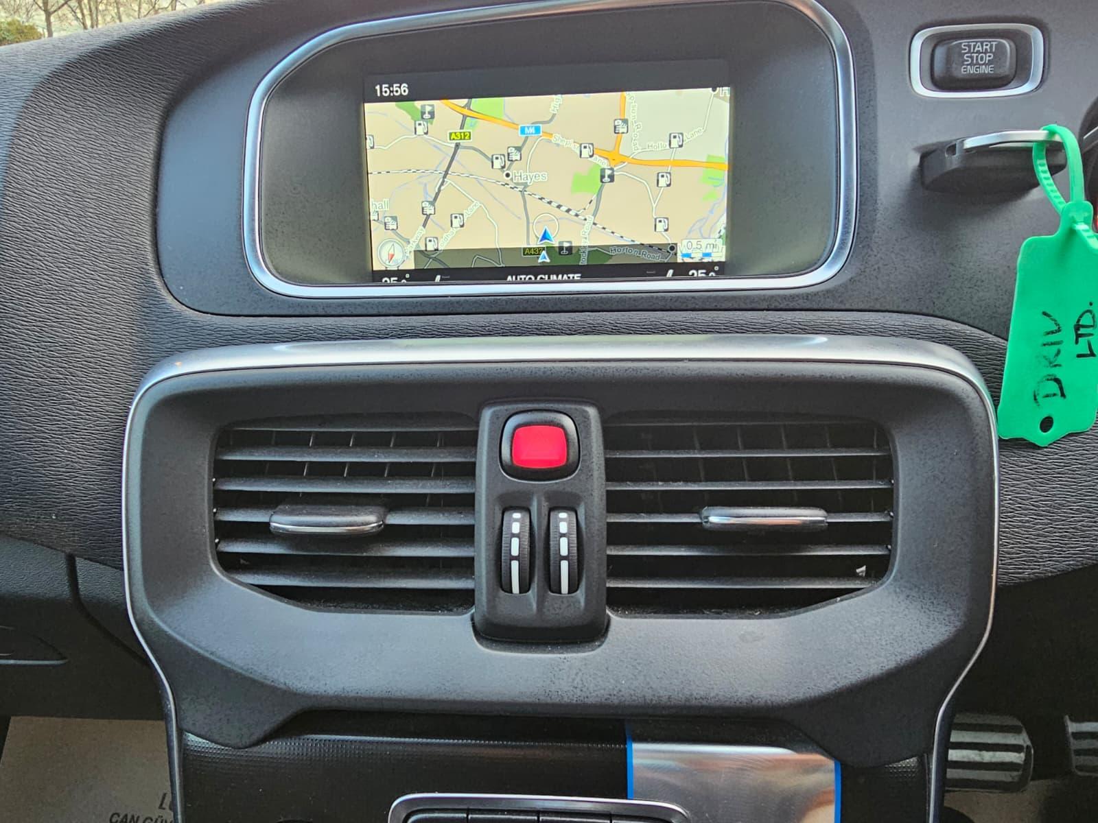 Volvo V40 2.0 T5 R-Design Lux Nav Hatchback 5dr Petrol Geartronic Euro 6 (s/s) (245 ps)