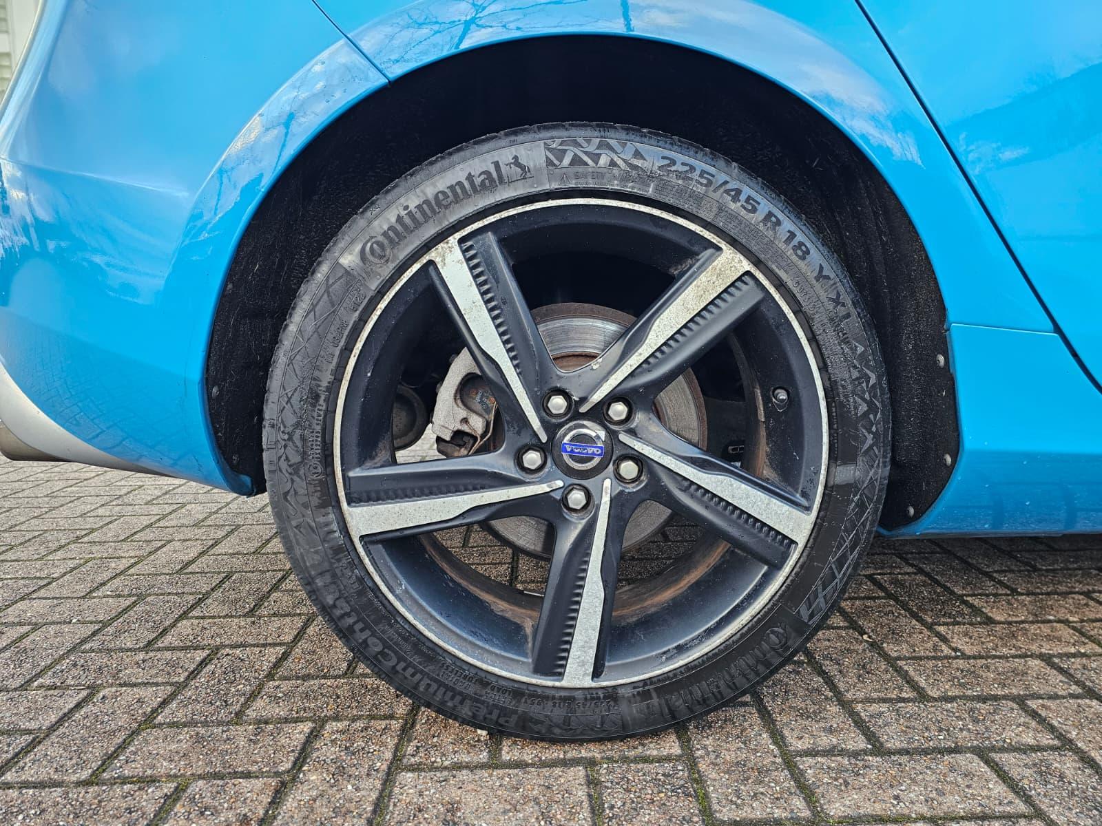 Volvo V40 2.0 T5 R-Design Lux Nav Hatchback 5dr Petrol Geartronic Euro 6 (s/s) (245 ps)