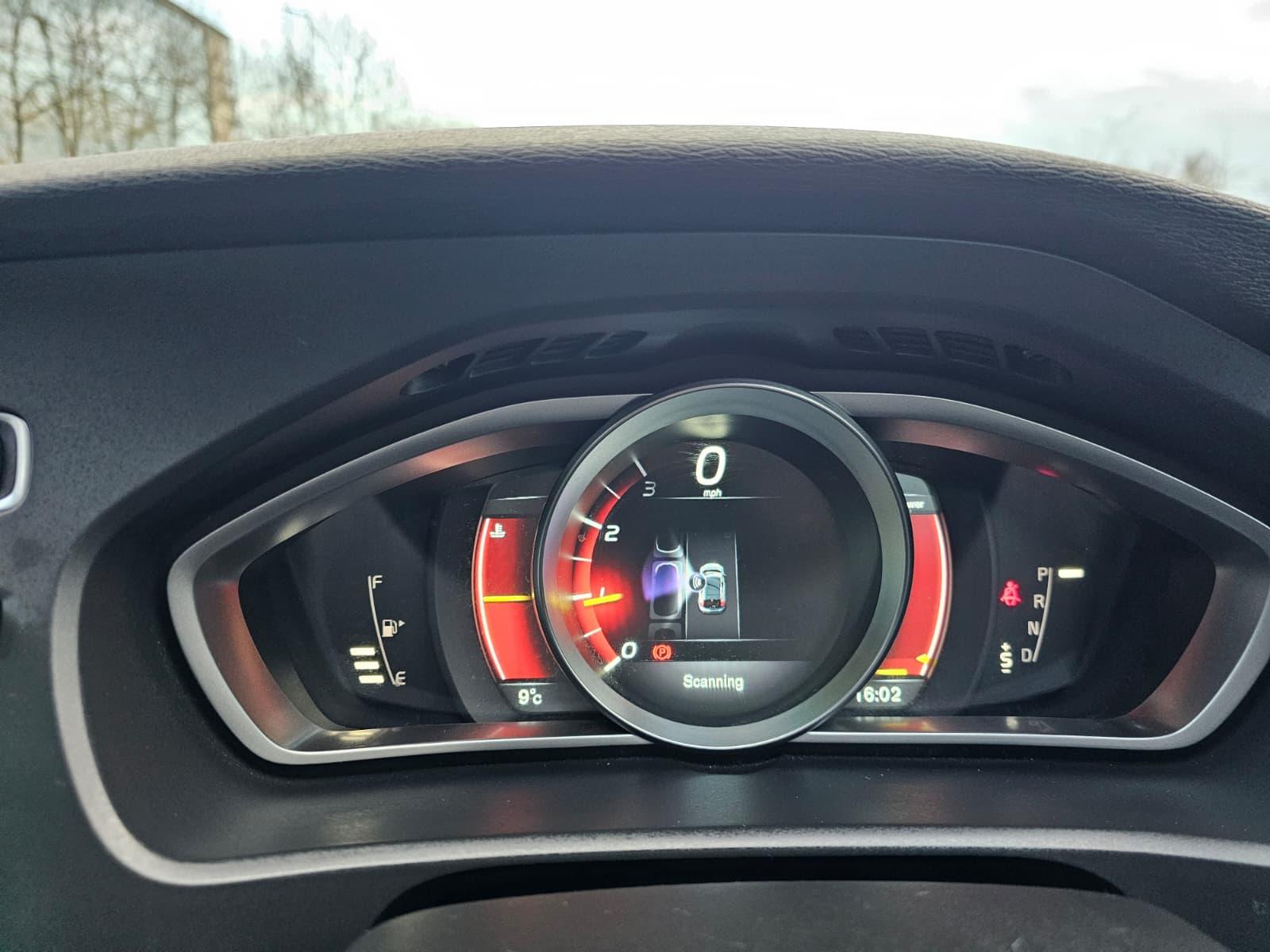 Volvo V40 2.0 T5 R-Design Lux Nav Hatchback 5dr Petrol Geartronic Euro 6 (s/s) (245 ps)