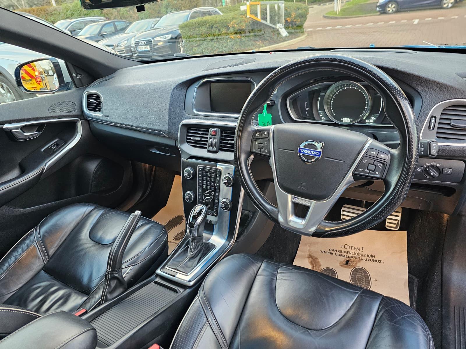 Volvo V40 2.0 T5 R-Design Lux Nav Hatchback 5dr Petrol Geartronic Euro 6 (s/s) (245 ps)