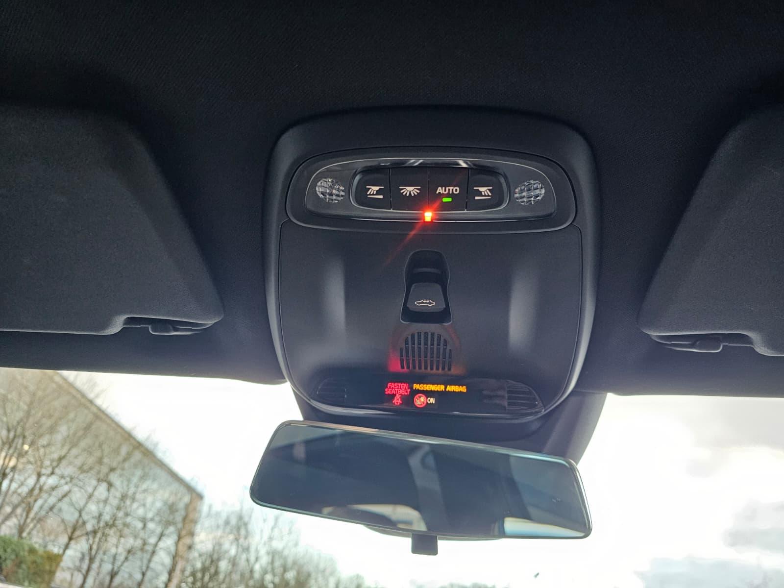 Volvo V40 2.0 T5 R-Design Lux Nav Hatchback 5dr Petrol Geartronic Euro 6 (s/s) (245 ps)