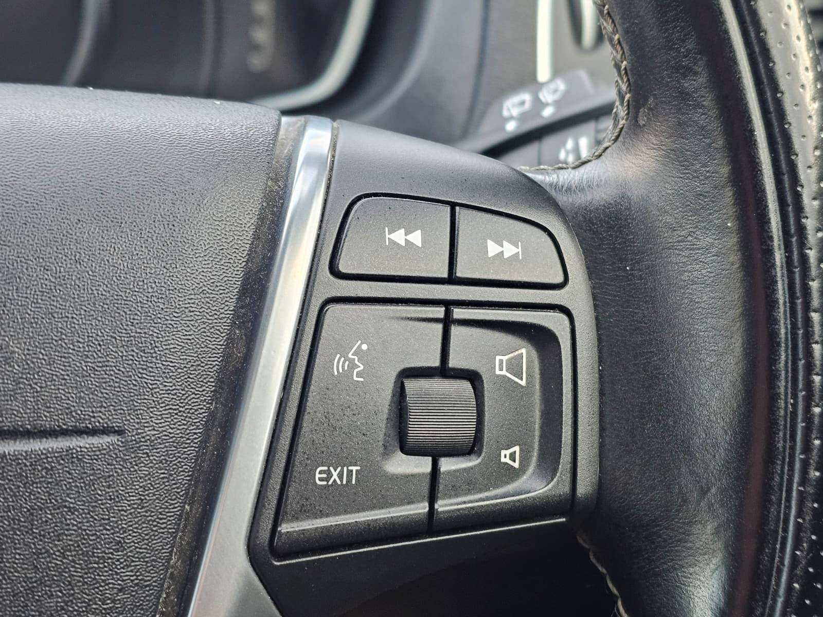 Volvo V40 2.0 T5 R-Design Lux Nav Hatchback 5dr Petrol Geartronic Euro 6 (s/s) (245 ps)