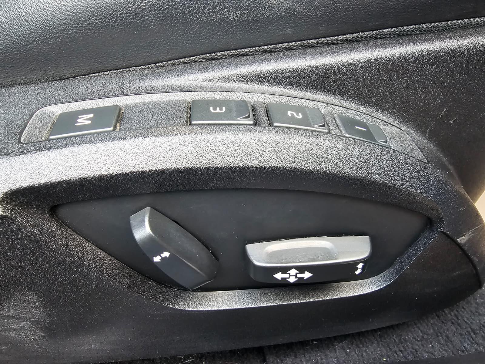 Volvo V40 2.0 T5 R-Design Lux Nav Hatchback 5dr Petrol Geartronic Euro 6 (s/s) (245 ps)