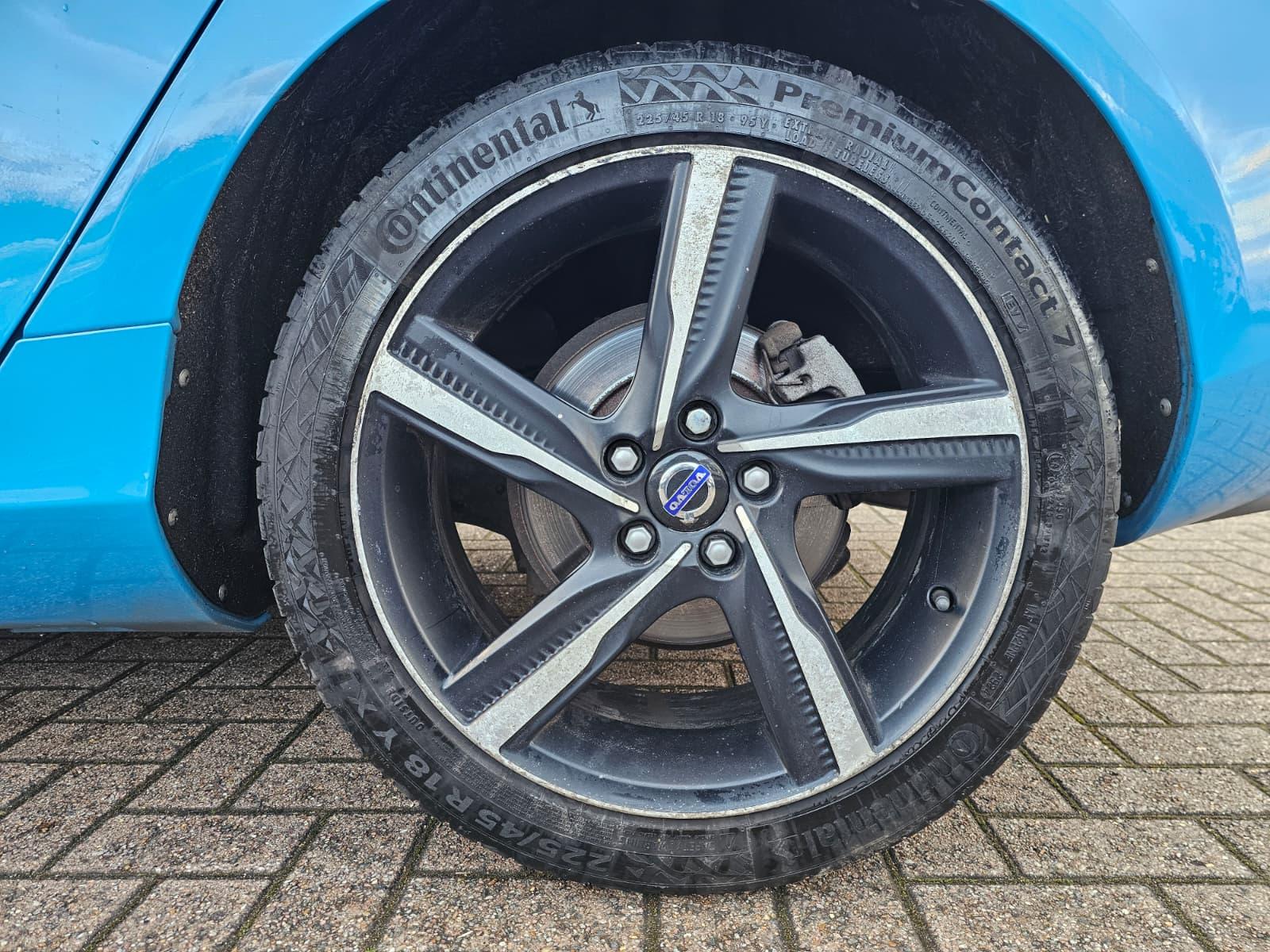 Volvo V40 2.0 T5 R-Design Lux Nav Hatchback 5dr Petrol Geartronic Euro 6 (s/s) (245 ps)