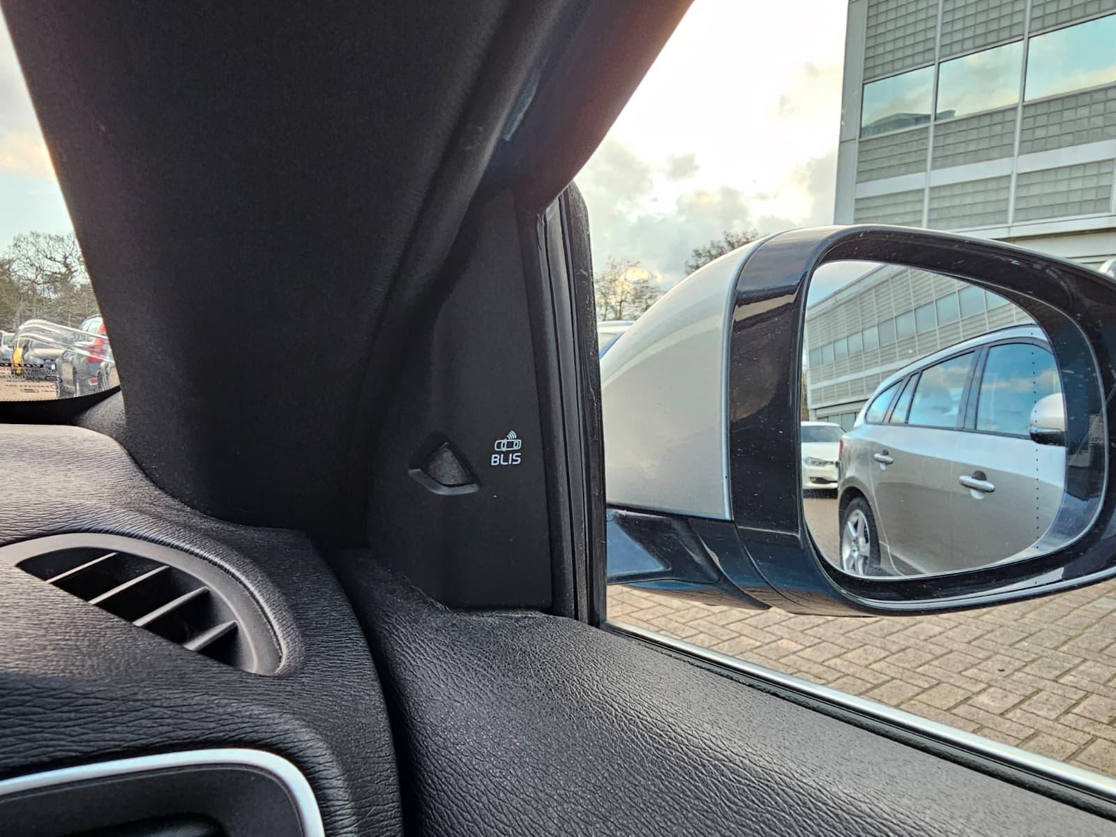 Volvo V40 2.0 T5 R-Design Lux Nav Hatchback 5dr Petrol Geartronic Euro 6 (s/s) (245 ps)