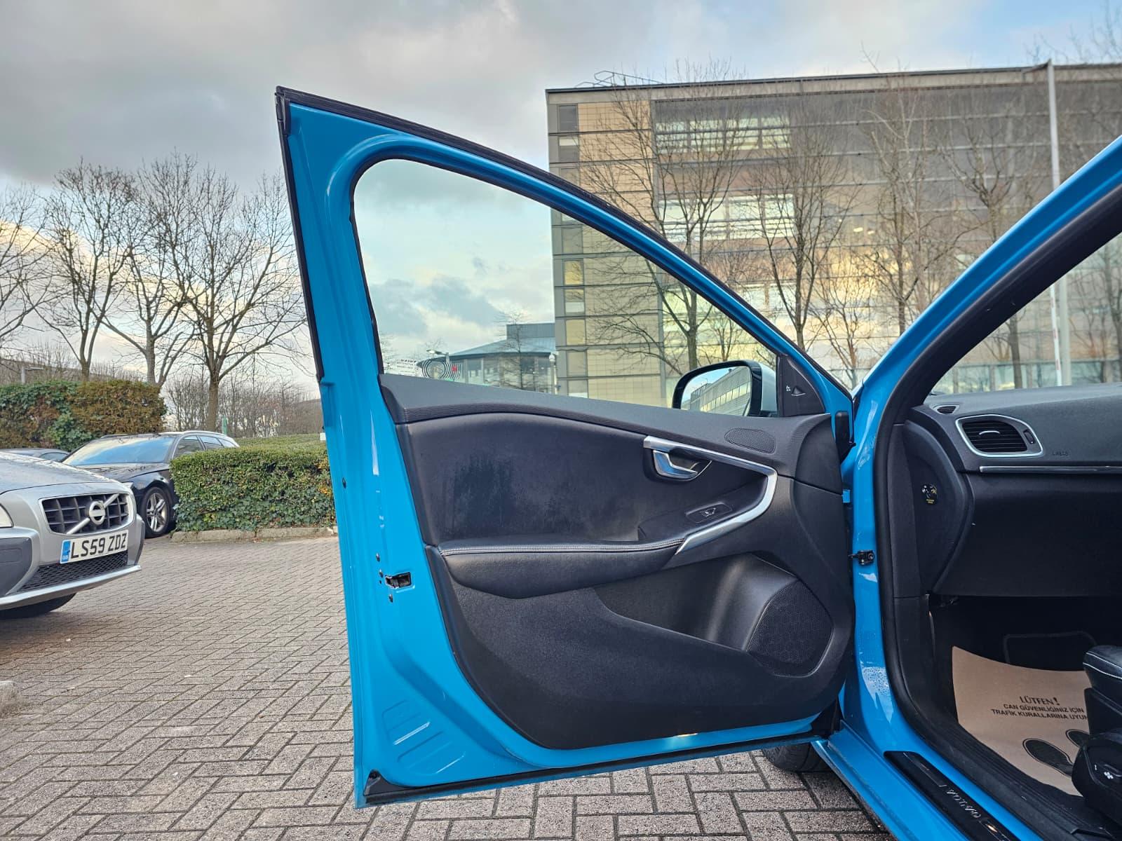 Volvo V40 2.0 T5 R-Design Lux Nav Hatchback 5dr Petrol Geartronic Euro 6 (s/s) (245 ps)