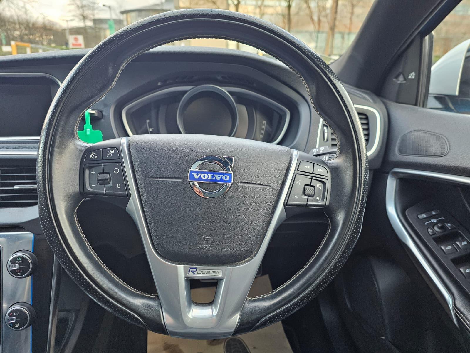 Volvo V40 2.0 T5 R-Design Lux Nav Hatchback 5dr Petrol Geartronic Euro 6 (s/s) (245 ps)