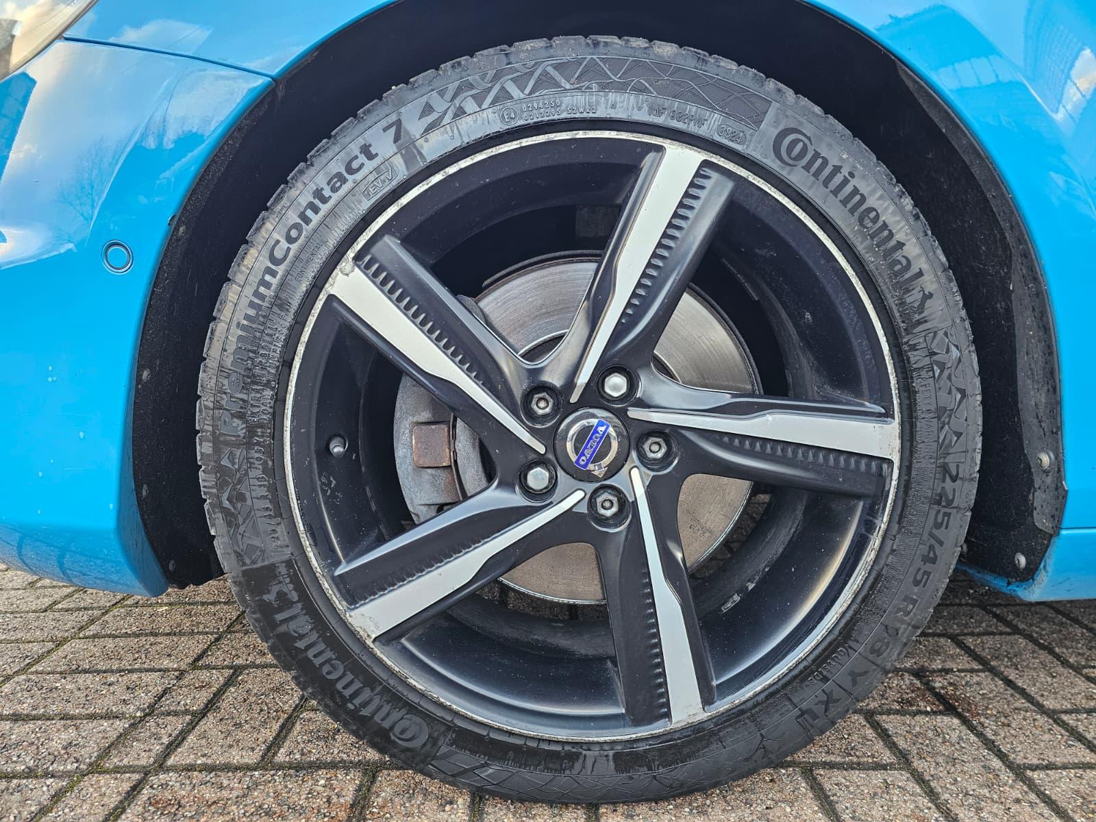 Volvo V40 2.0 T5 R-Design Lux Nav Hatchback 5dr Petrol Geartronic Euro 6 (s/s) (245 ps)