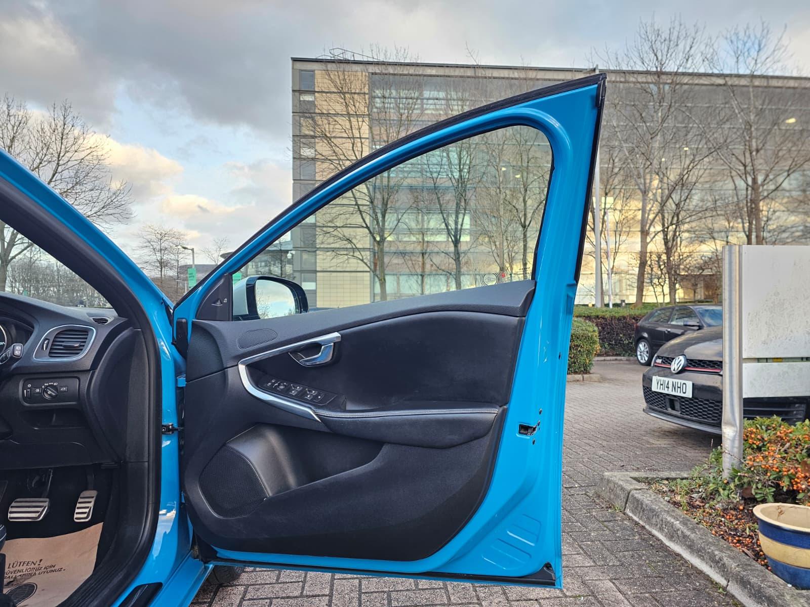 Volvo V40 2.0 T5 R-Design Lux Nav Hatchback 5dr Petrol Geartronic Euro 6 (s/s) (245 ps)