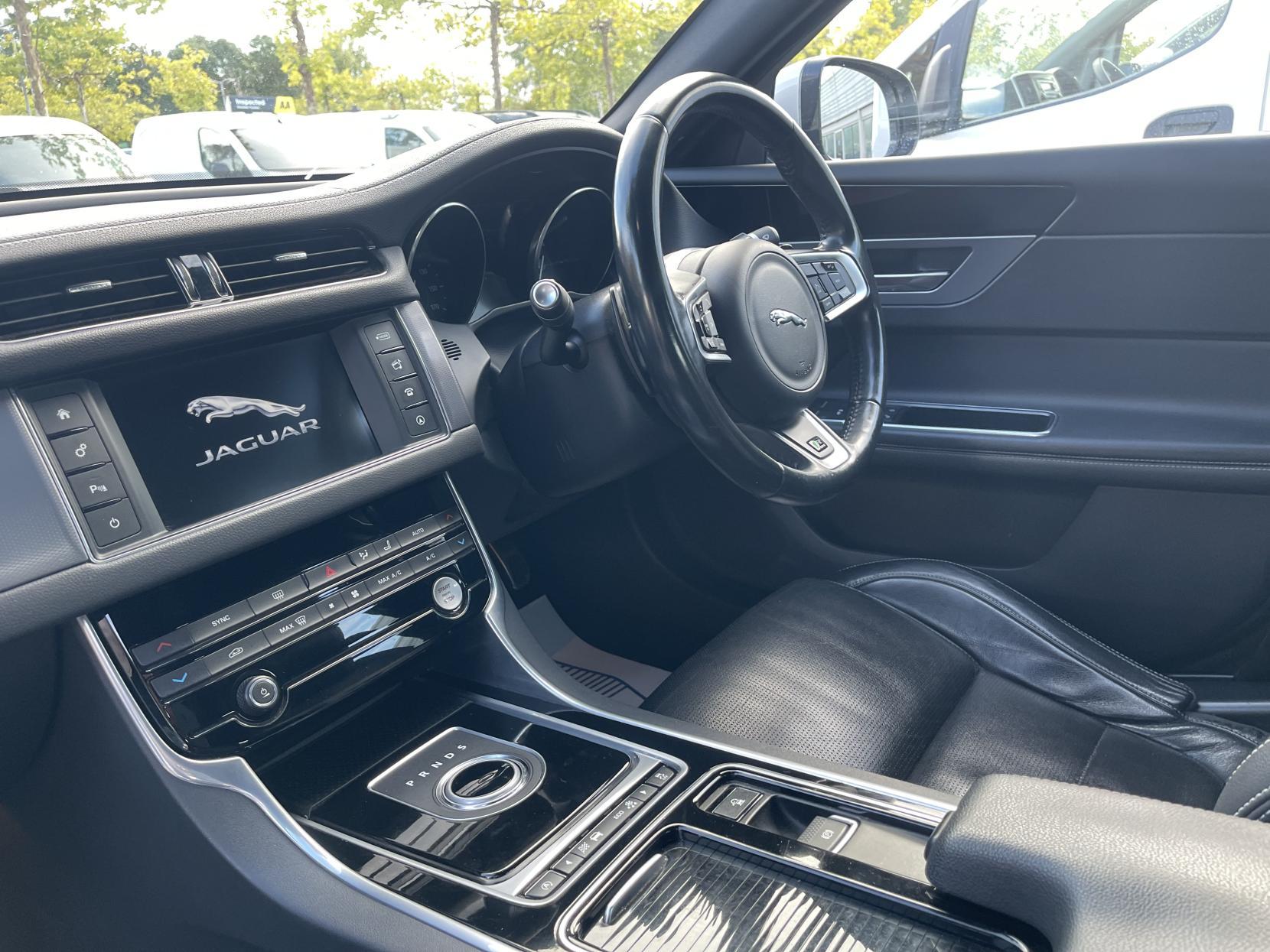 Jaguar XF 2.0d R-Sport Saloon 4dr Diesel Auto Euro 6 (s/s) (180 ps)