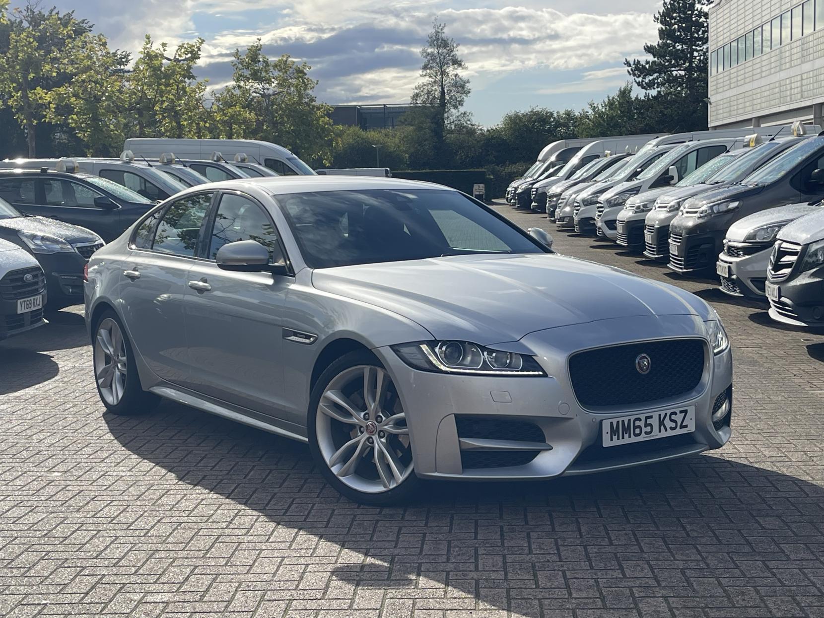 Jaguar XF 2.0d R-Sport Saloon 4dr Diesel Auto Euro 6 (s/s) (180 ps)