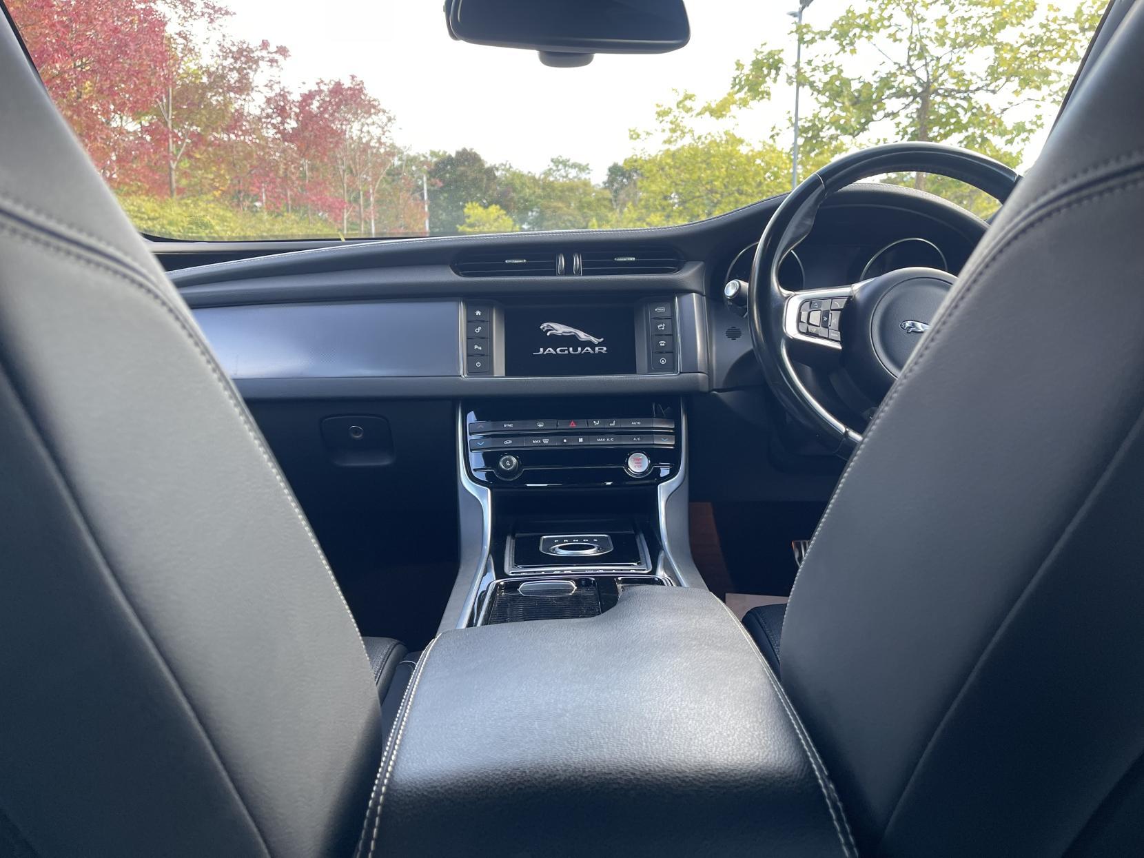 Jaguar XF 2.0d R-Sport Saloon 4dr Diesel Auto Euro 6 (s/s) (180 ps)