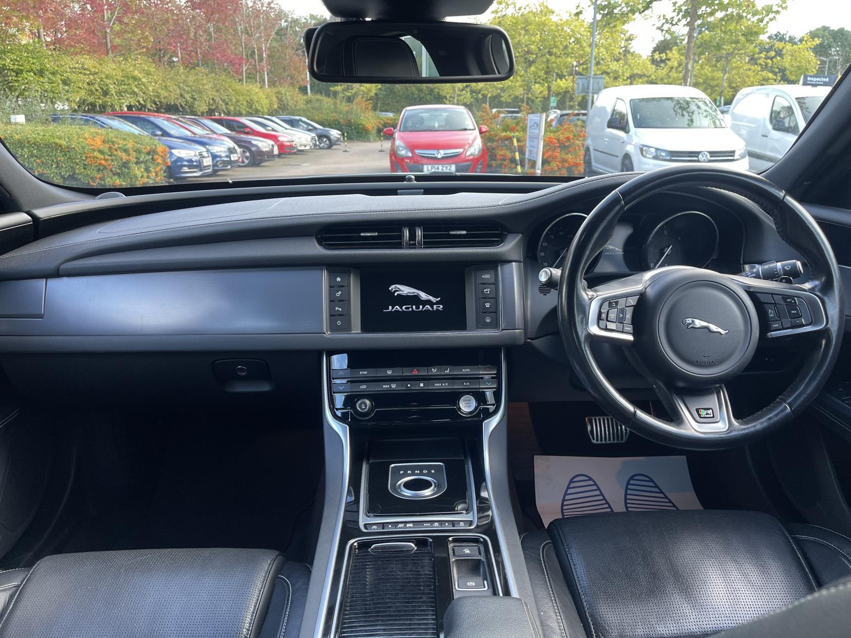 Jaguar XF 2.0d R-Sport Saloon 4dr Diesel Auto Euro 6 (s/s) (180 ps)