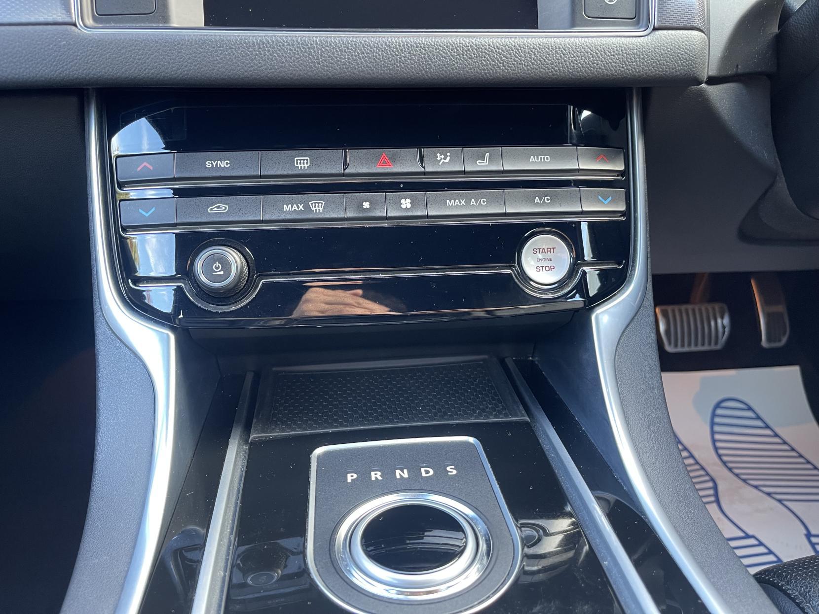 Jaguar XF 2.0d R-Sport Saloon 4dr Diesel Auto Euro 6 (s/s) (180 ps)