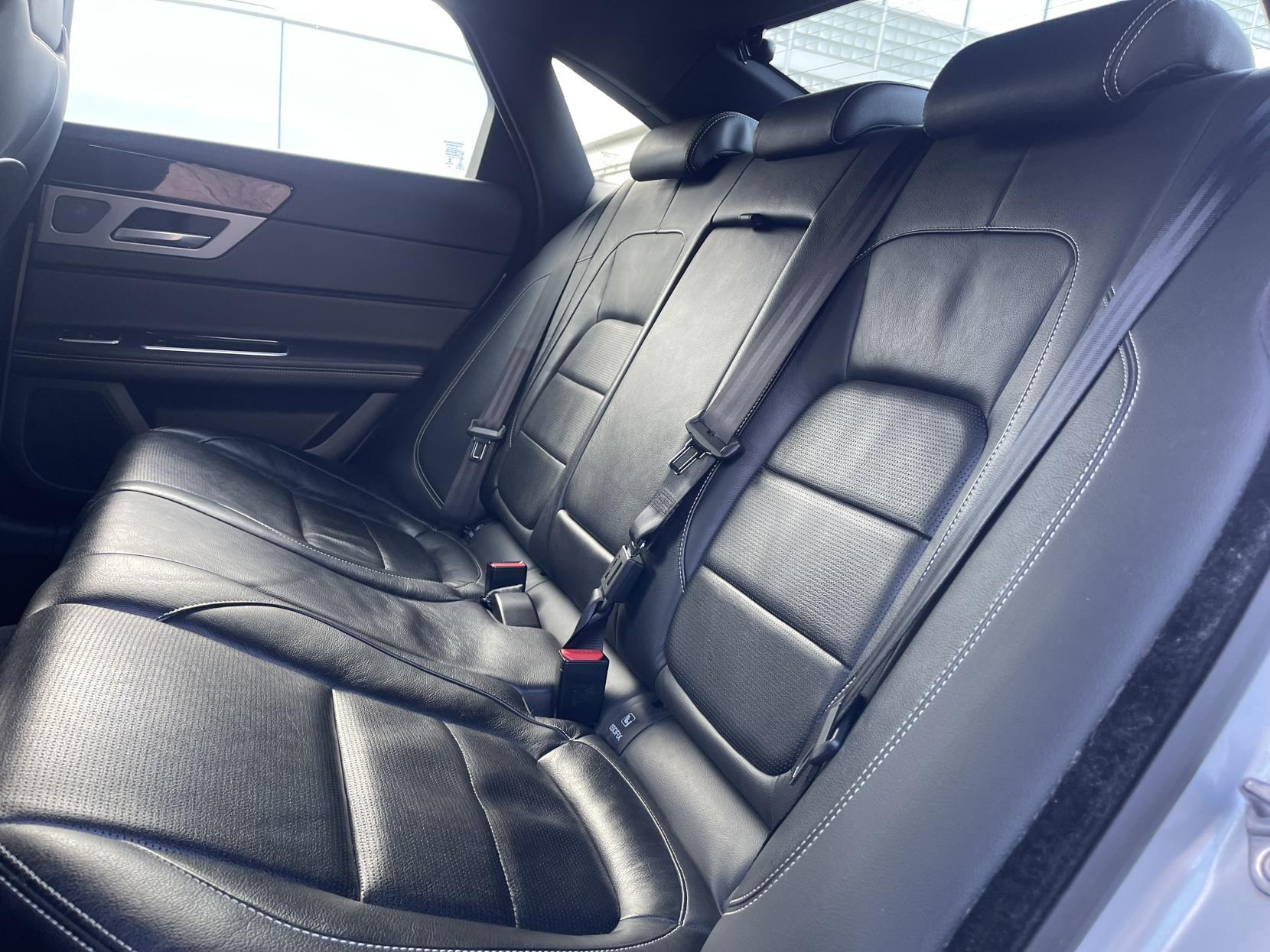 Jaguar XF 2.0d R-Sport Saloon 4dr Diesel Auto Euro 6 (s/s) (180 ps)