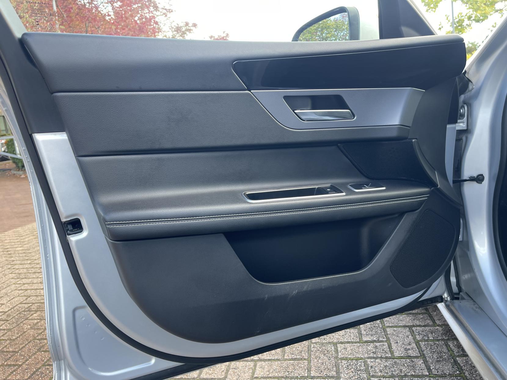 Jaguar XF 2.0d R-Sport Saloon 4dr Diesel Auto Euro 6 (s/s) (180 ps)