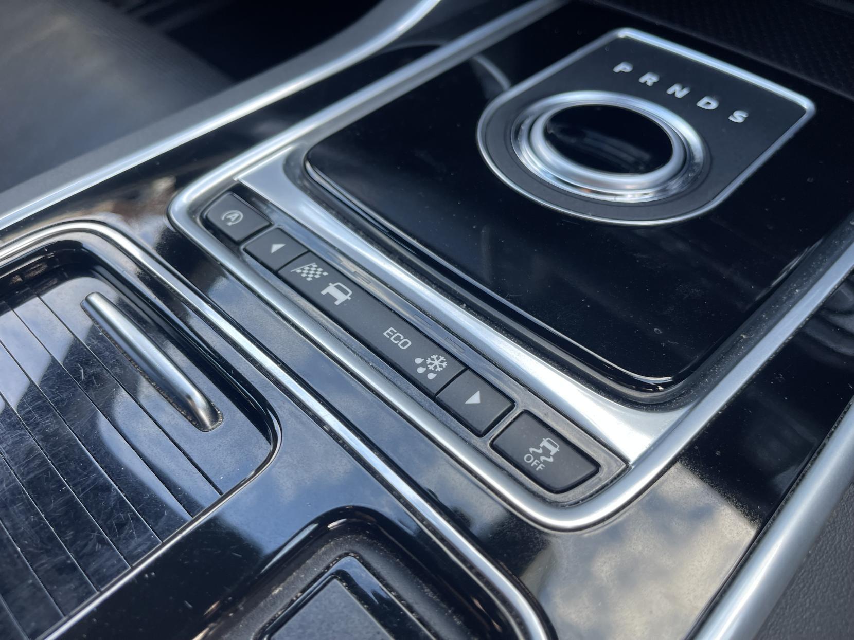 Jaguar XF 2.0d R-Sport Saloon 4dr Diesel Auto Euro 6 (s/s) (180 ps)