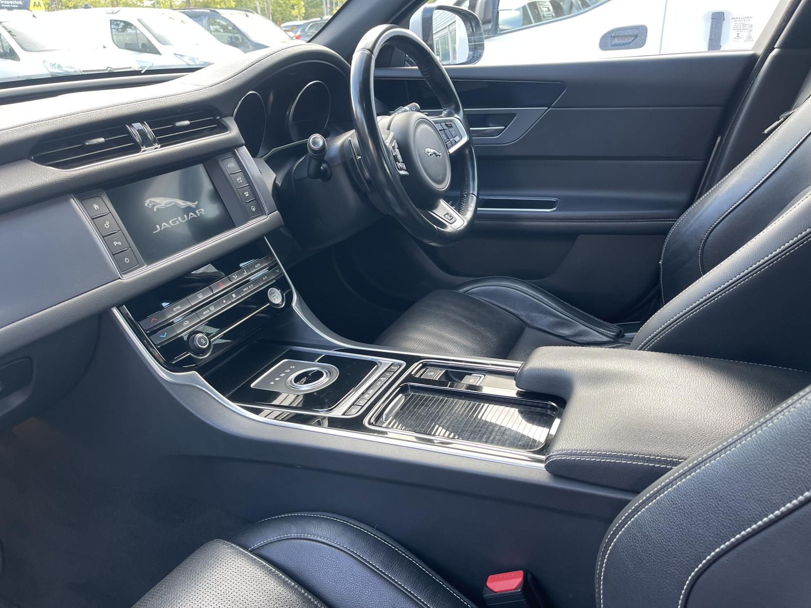 Jaguar XF 2.0d R-Sport Saloon 4dr Diesel Auto Euro 6 (s/s) (180 ps)