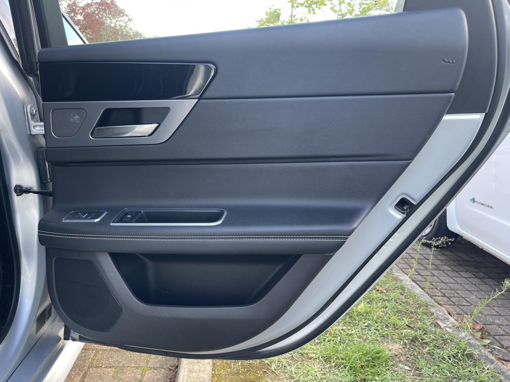 Jaguar XF 2.0d R-Sport Saloon 4dr Diesel Auto Euro 6 (s/s) (180 ps)