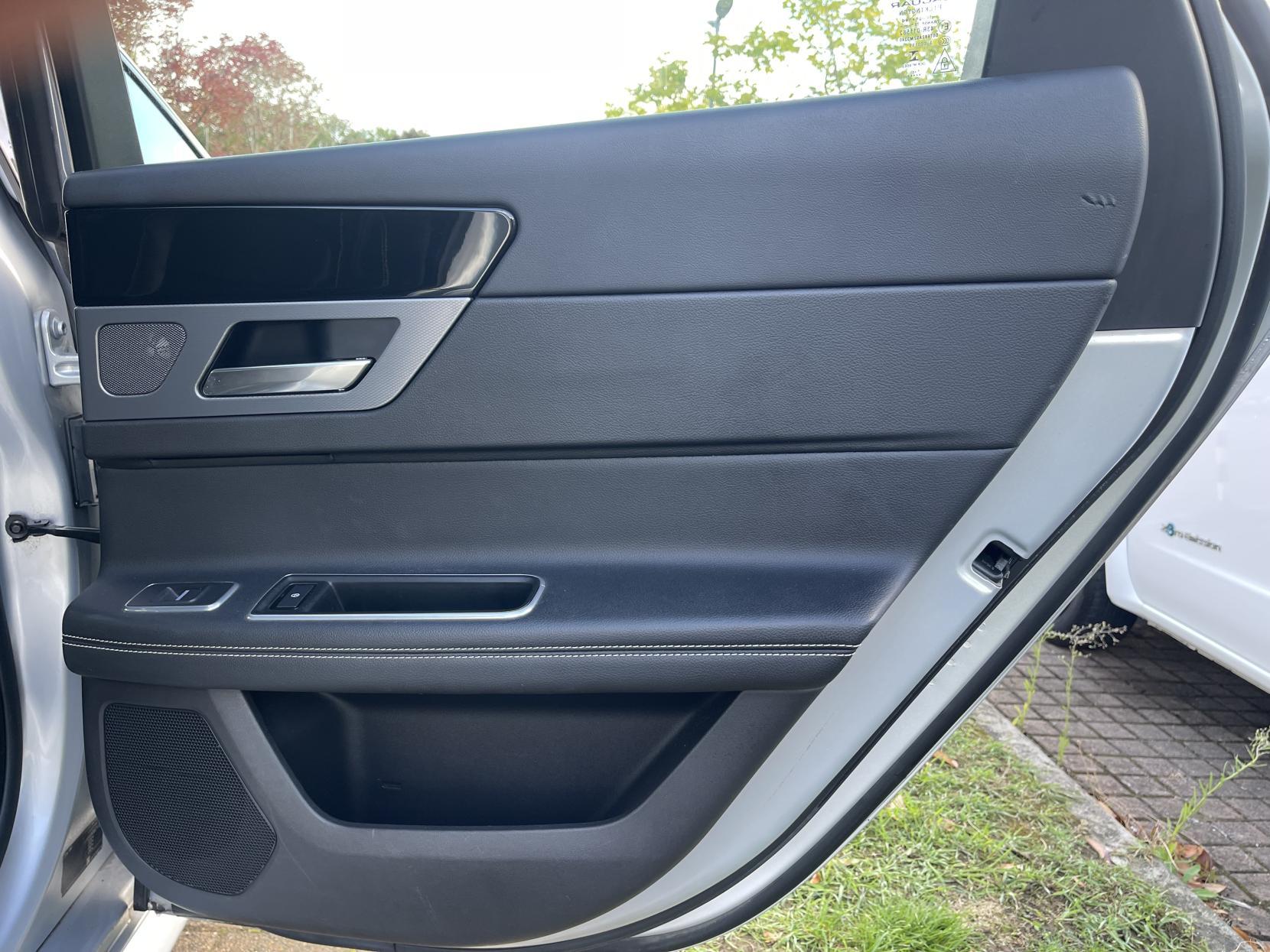 Jaguar XF 2.0d R-Sport Saloon 4dr Diesel Auto Euro 6 (s/s) (180 ps)