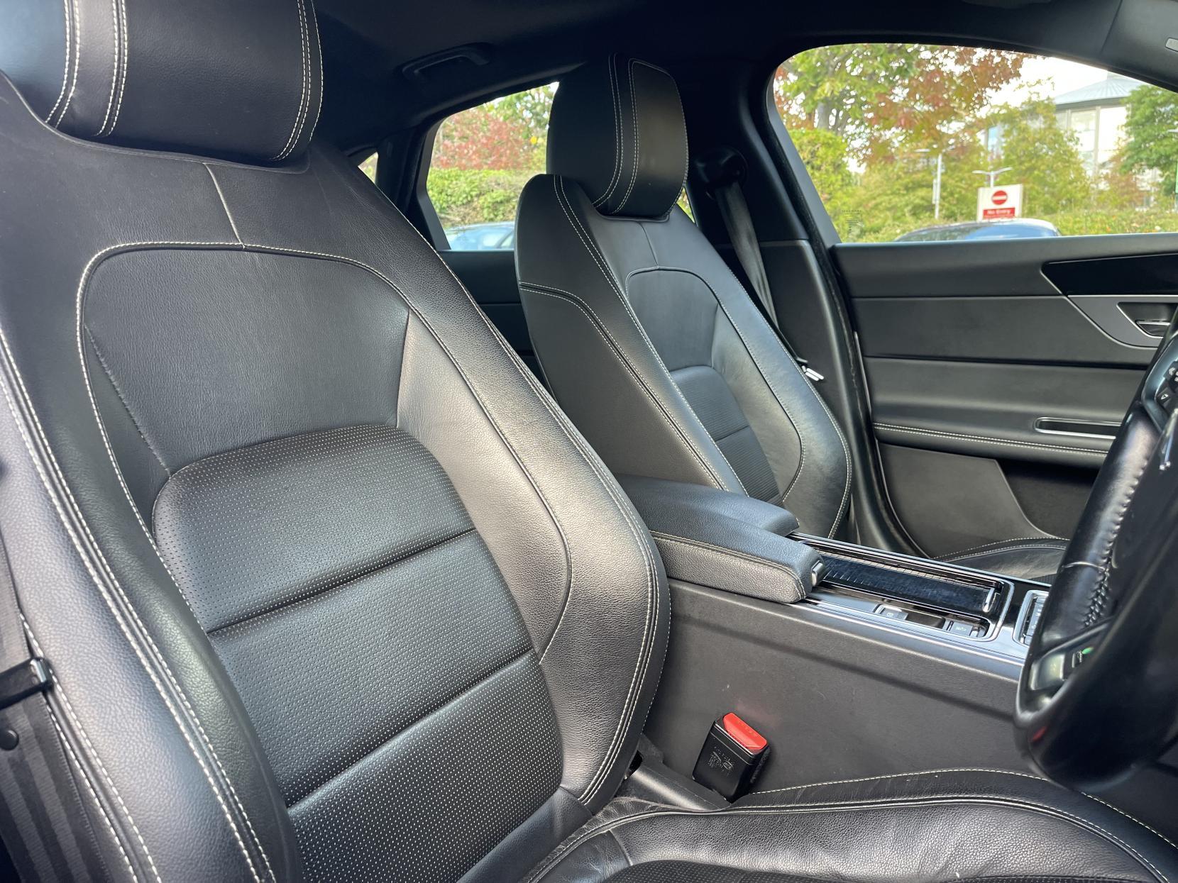 Jaguar XF 2.0d R-Sport Saloon 4dr Diesel Auto Euro 6 (s/s) (180 ps)