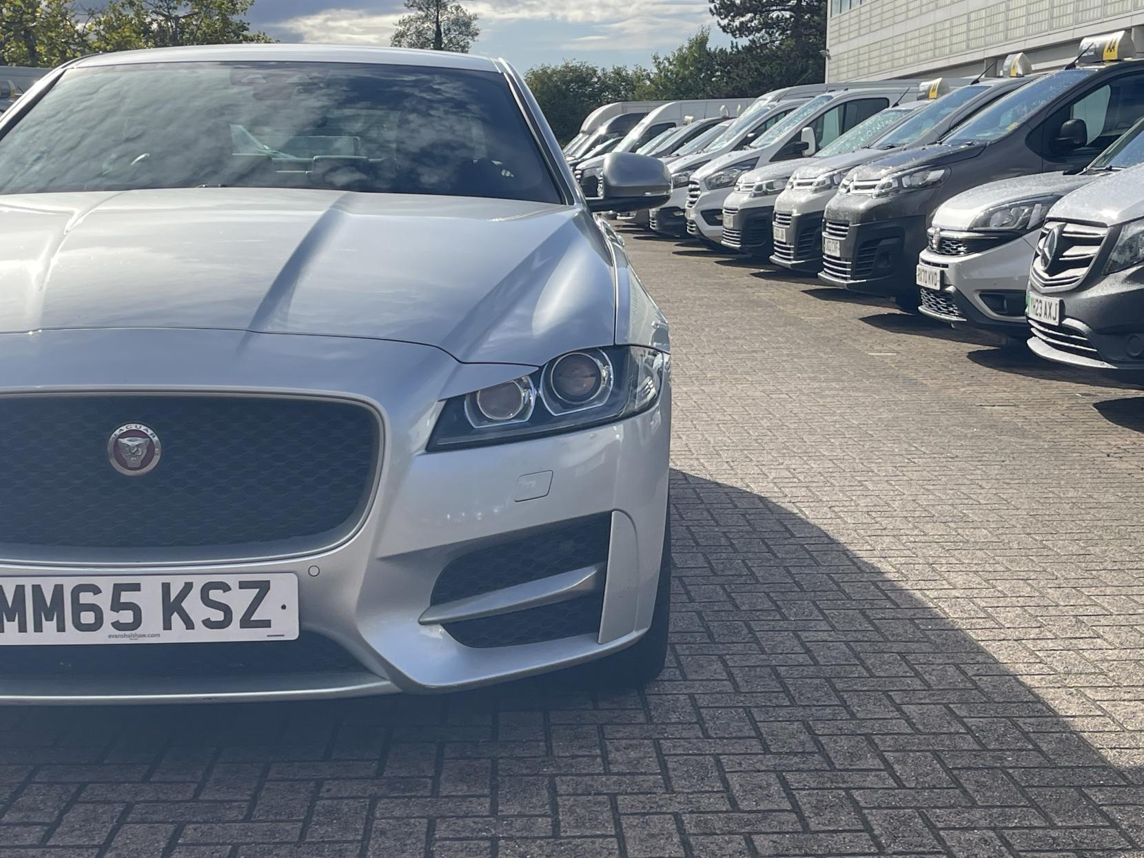 Jaguar XF 2.0d R-Sport Saloon 4dr Diesel Auto Euro 6 (s/s) (180 ps)